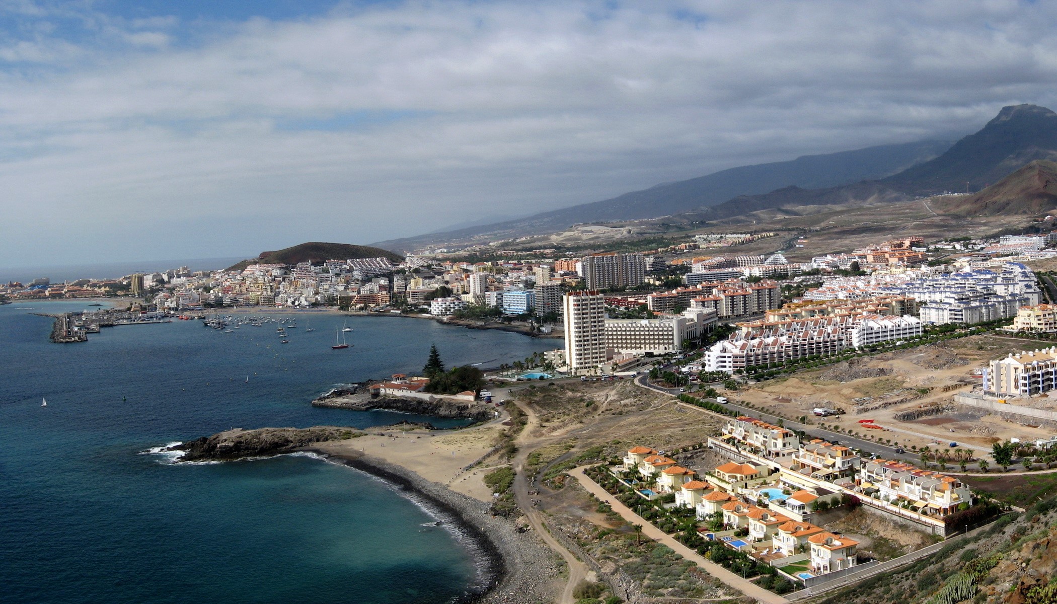 Coastal city with mountains and ocean in Spain HD Wallpaper
