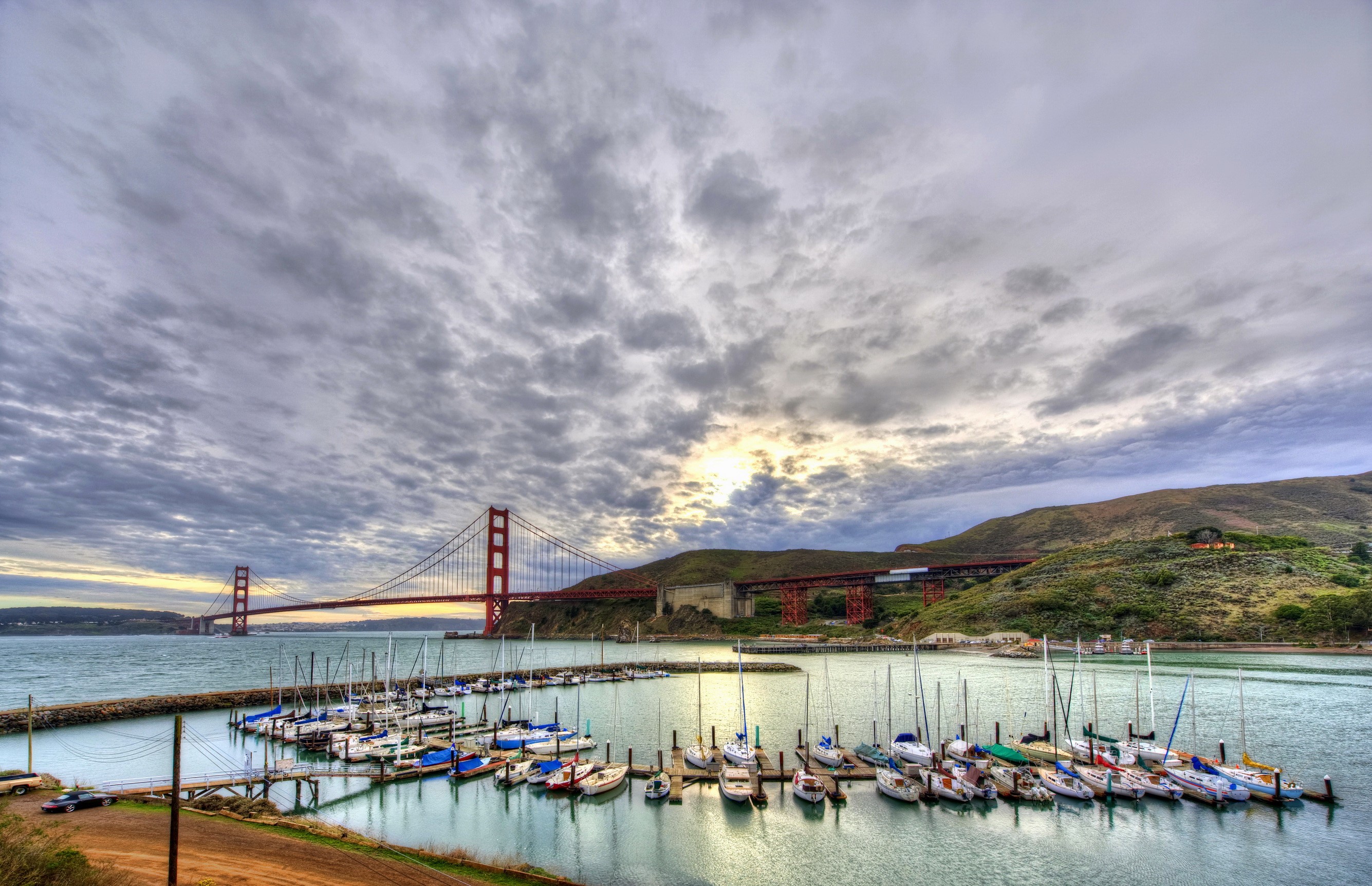 Golden Gate Bridge and Marina in San Francisco HD Wallpaper
