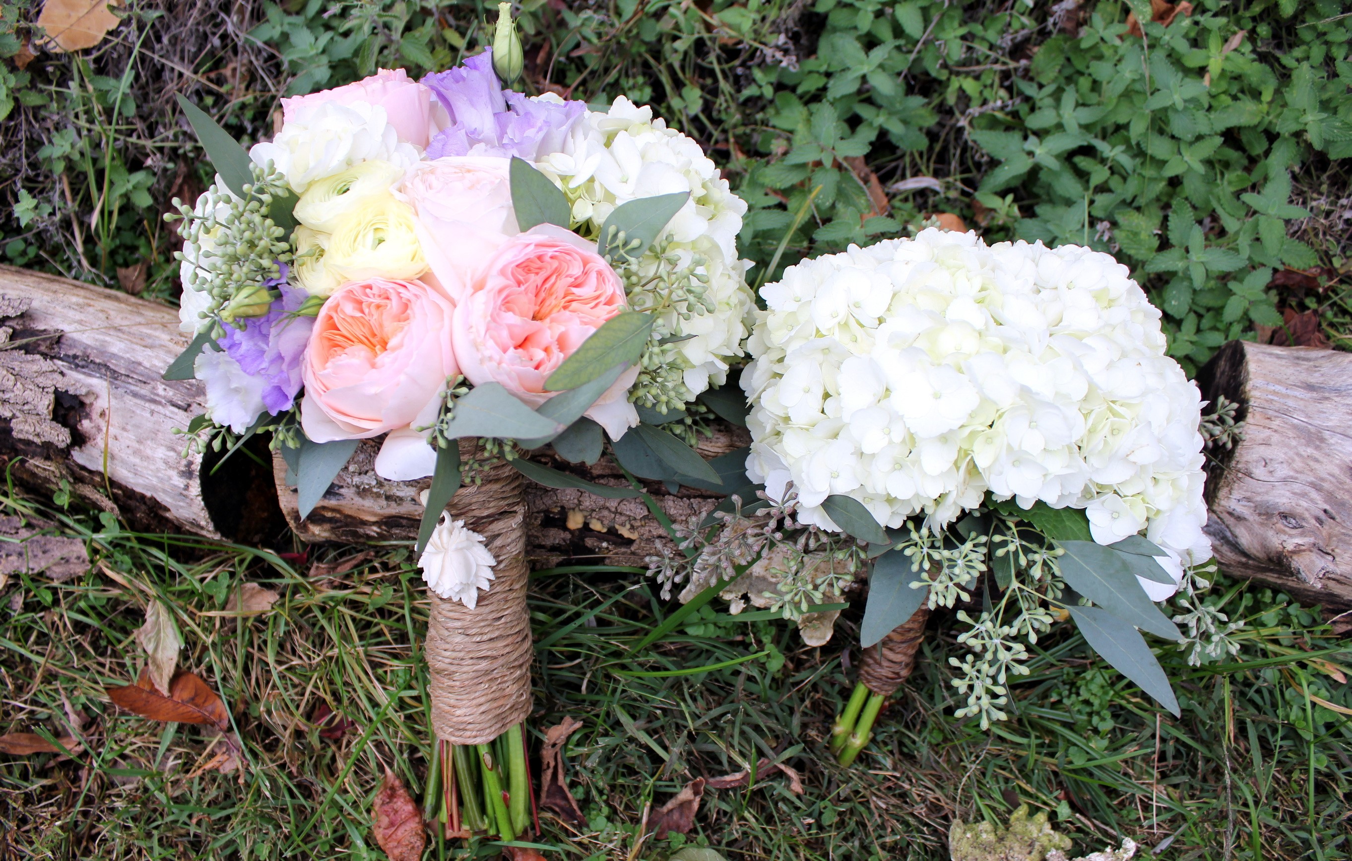 Two wedding bouquets on a log HD Wallpaper