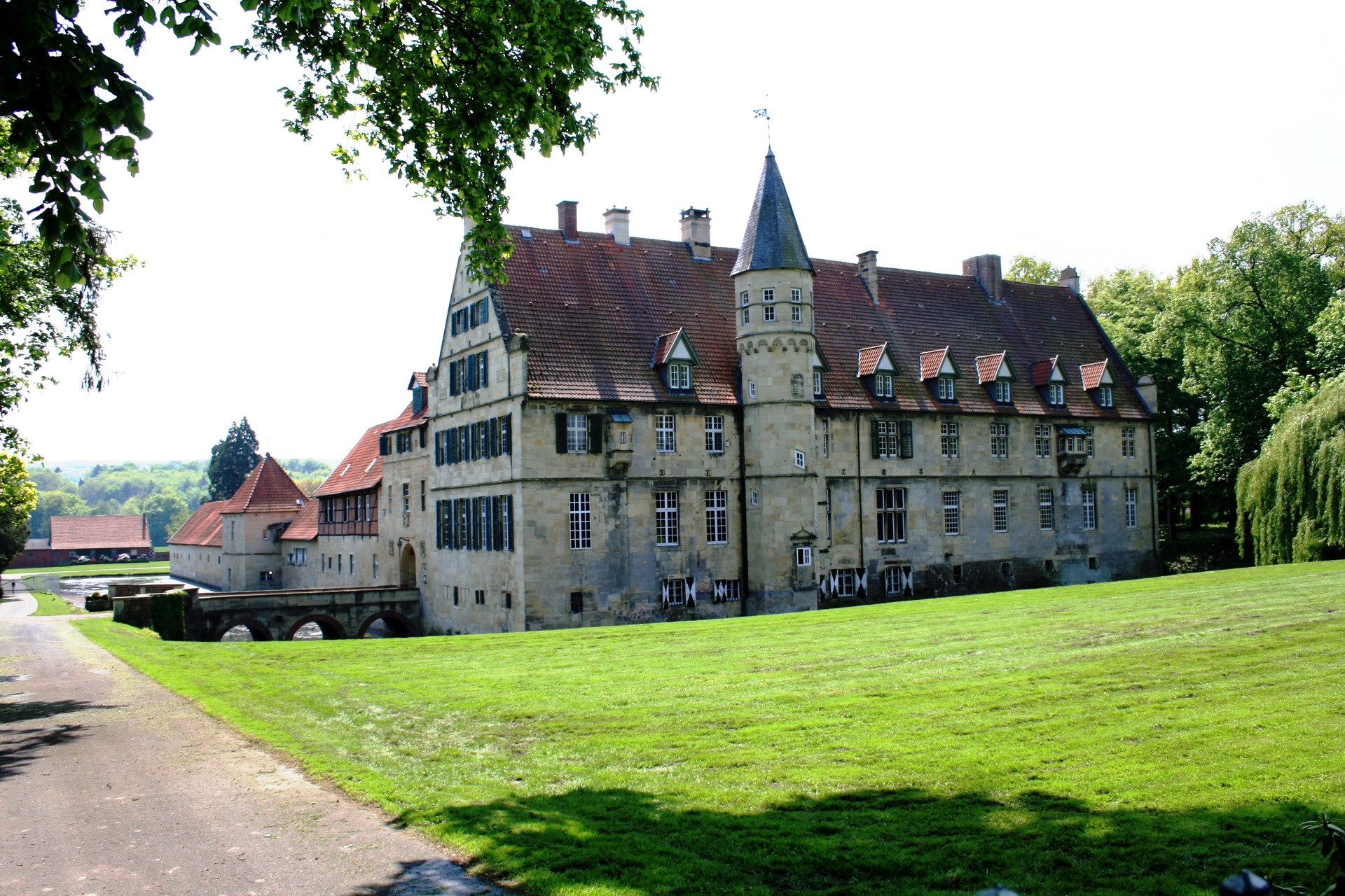 Castle in Germany with a bridge and moat HD Wallpaper