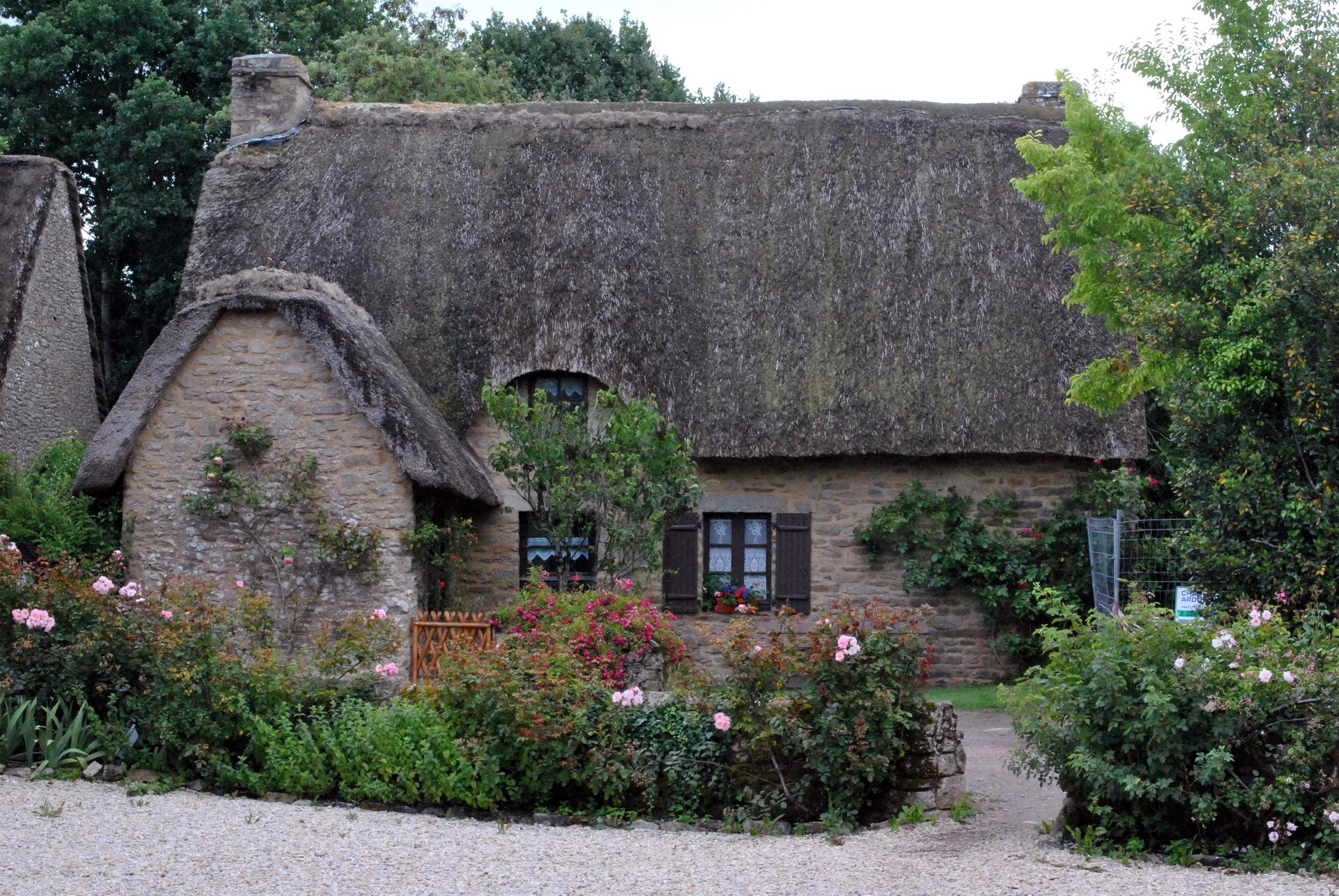 Thatched roof stone houses in Kerhinet village, France HD Wallpaper