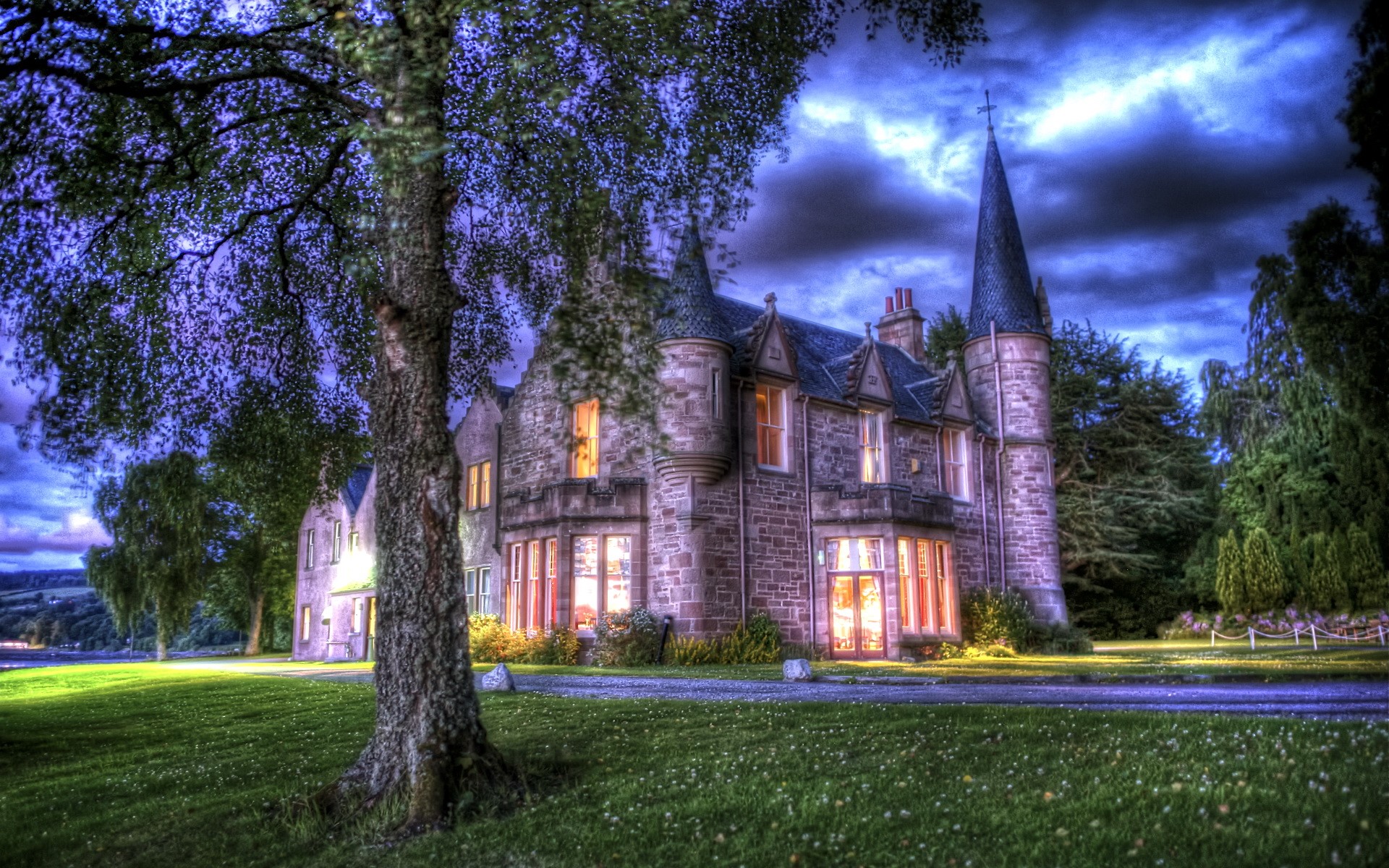 Bunchrew House, Scotland HD Wallpaper