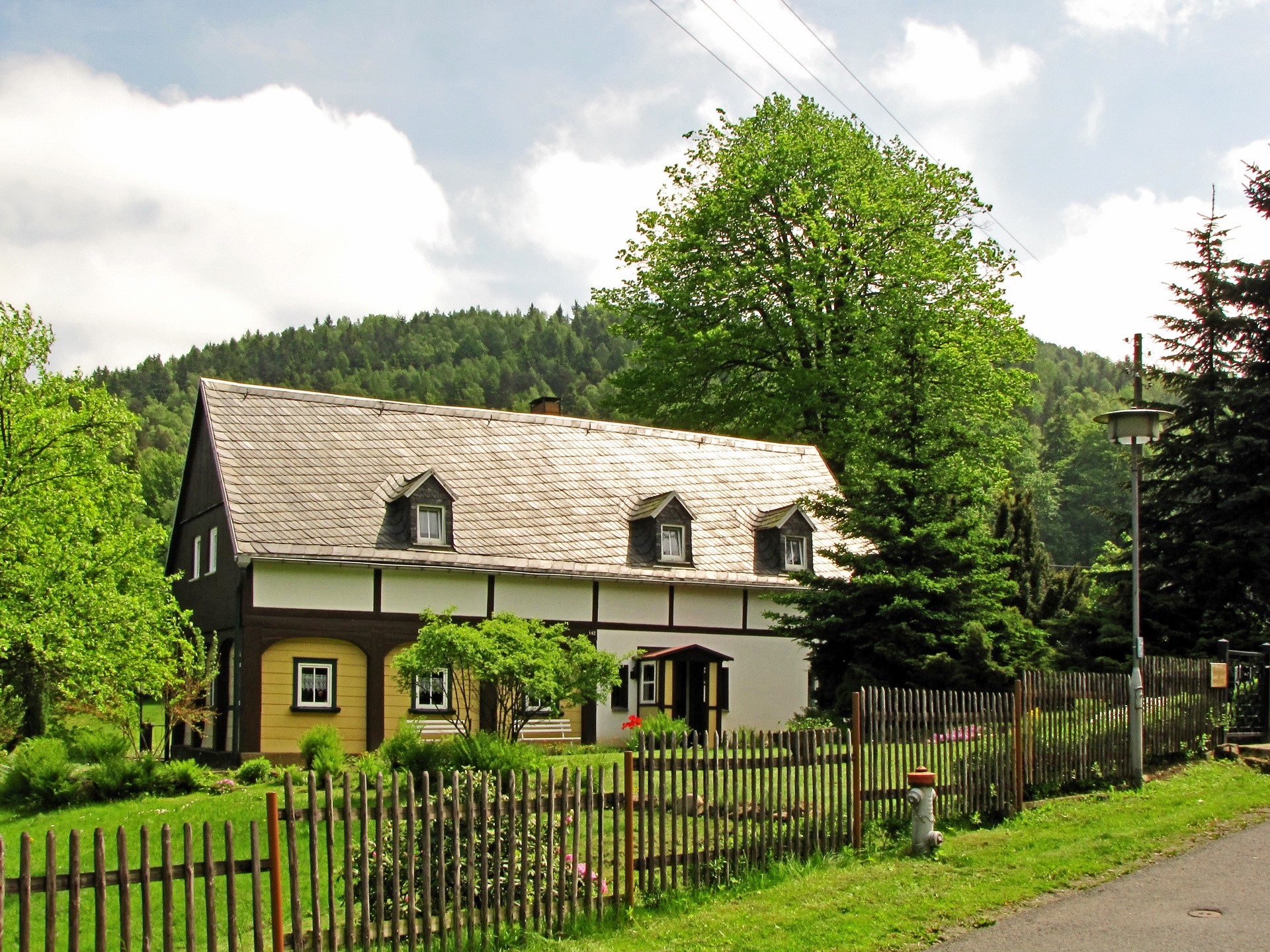 Half-timbered house in a German village HD Wallpaper