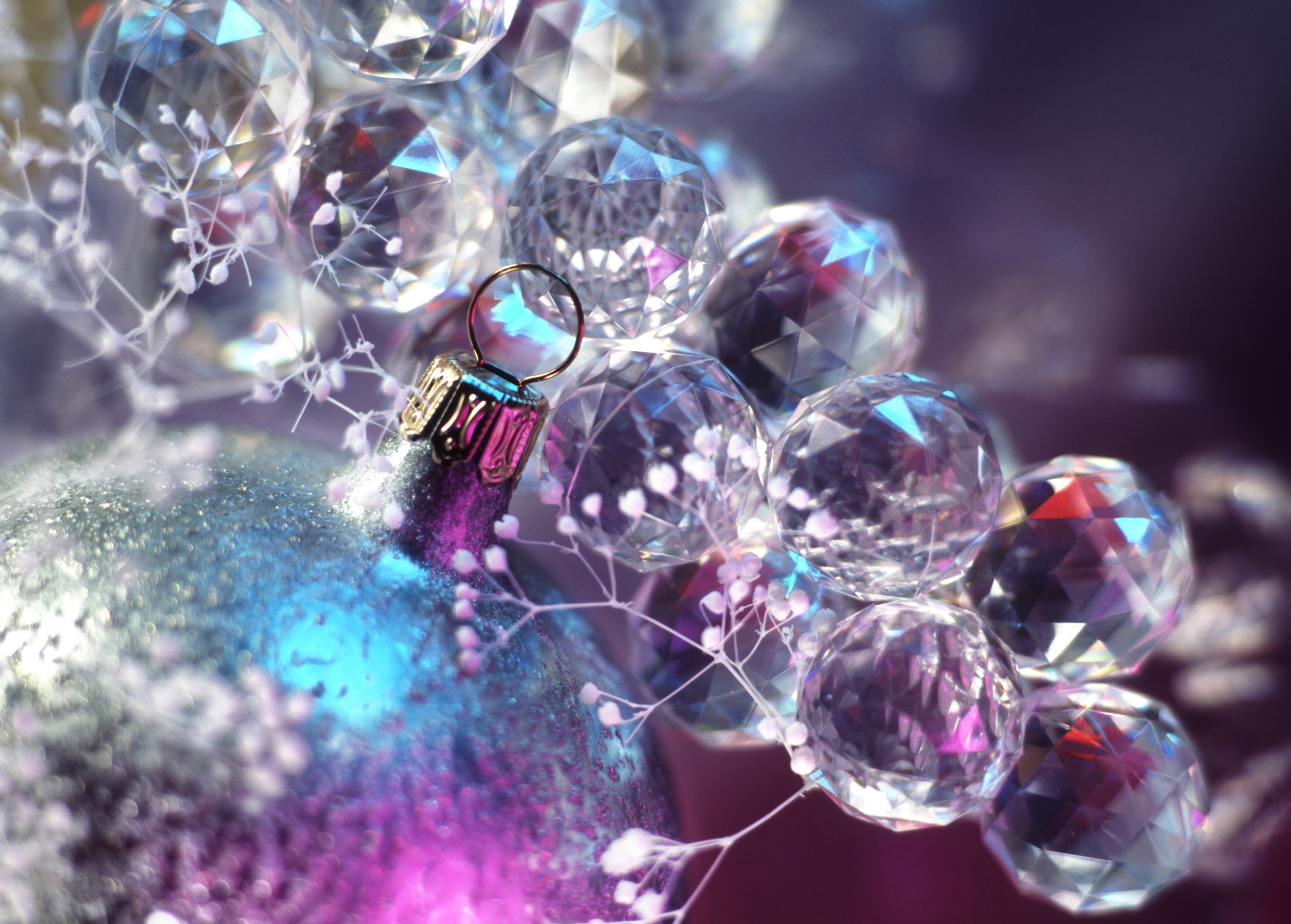 Christmas ornaments with clear faceted balls and white sprigs HD Wallpaper