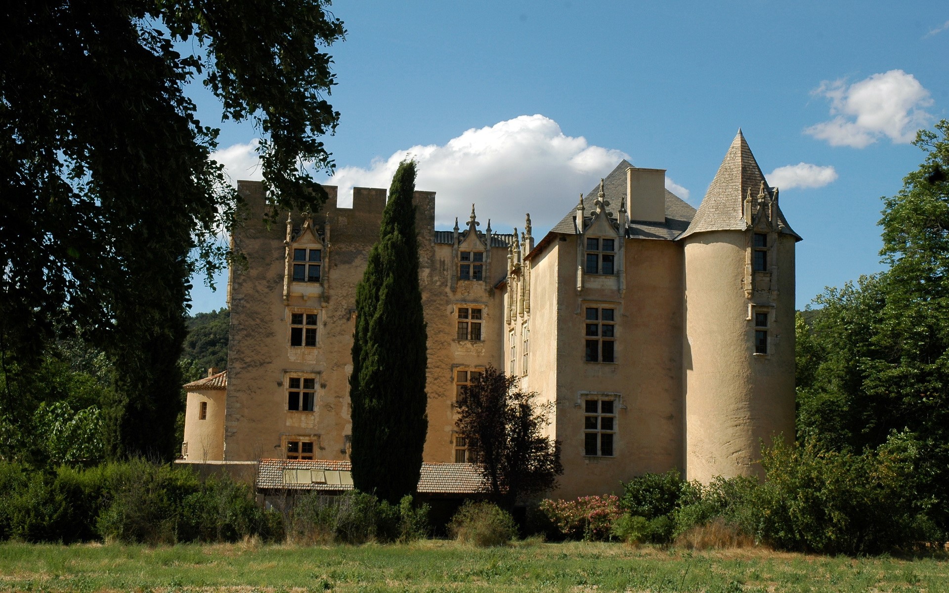 Chateau de Montcaud in Provence, France HD Wallpaper