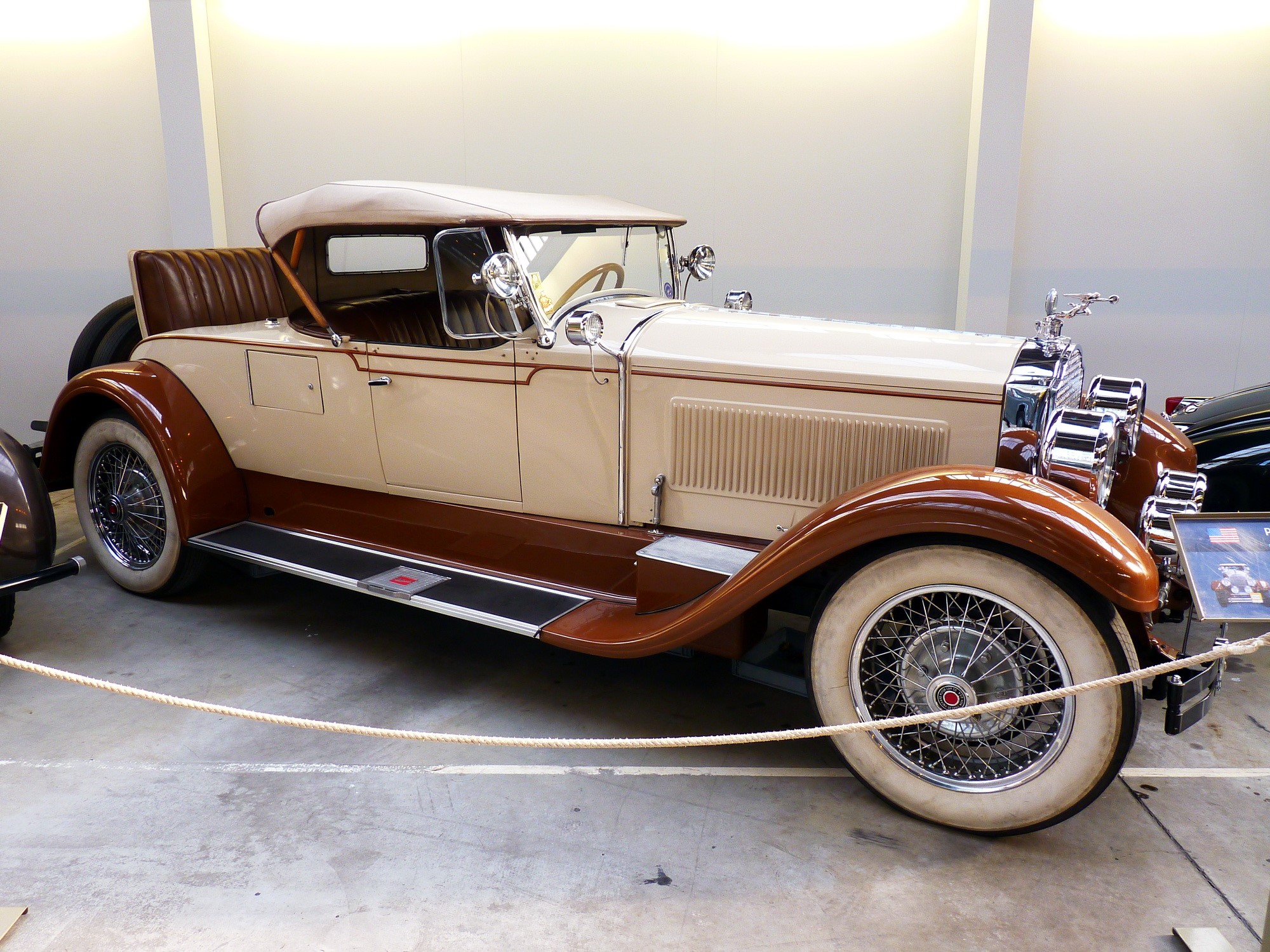 Two-tone brown and cream convertible classic car HD Wallpaper