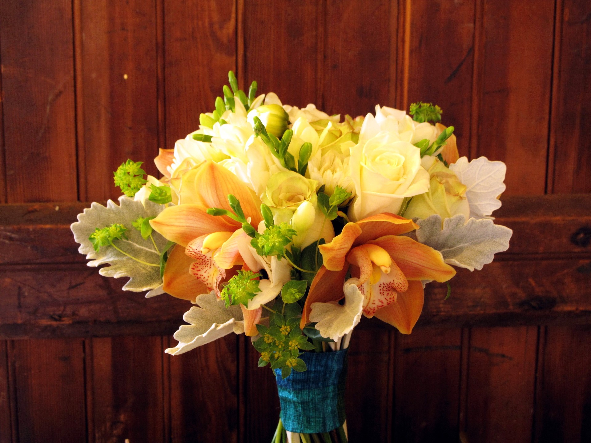Wedding bouquet with orchids and roses HD Wallpaper