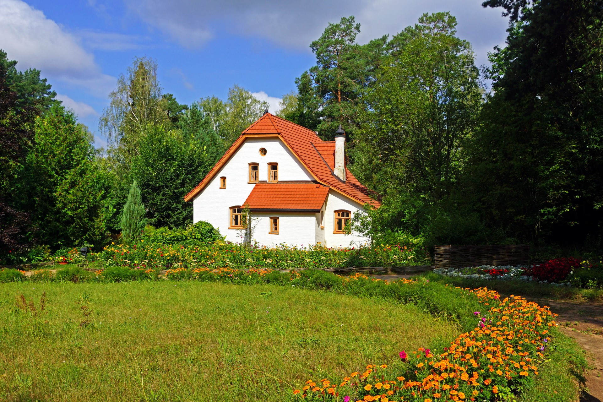White house with orange roof surrounded by gardens and trees HD Wallpaper