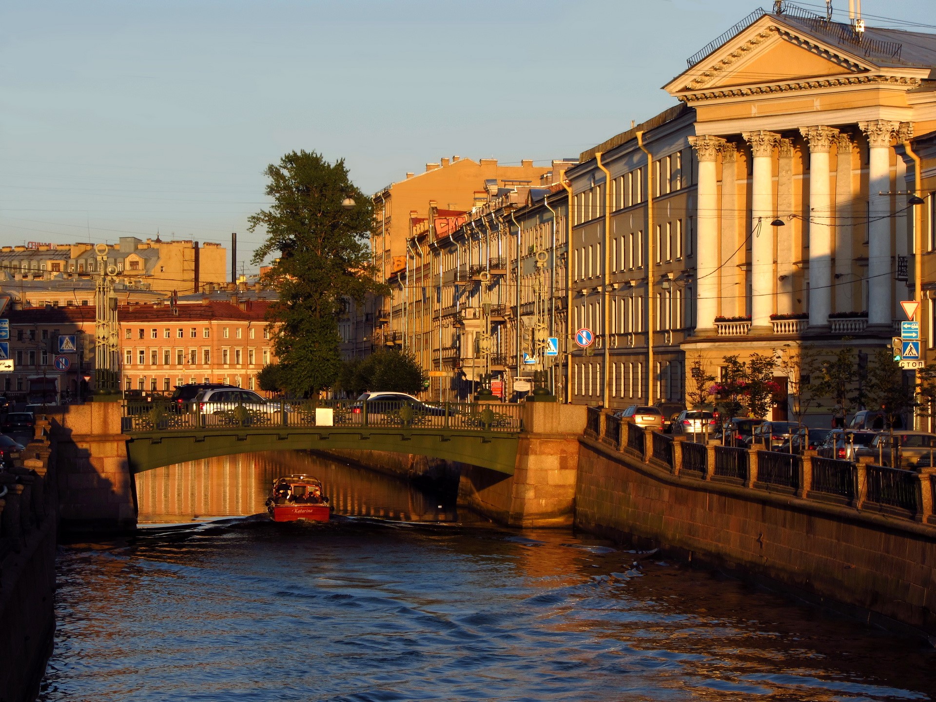 Canal in St. Petersburg with a boat and bridge HD Wallpaper