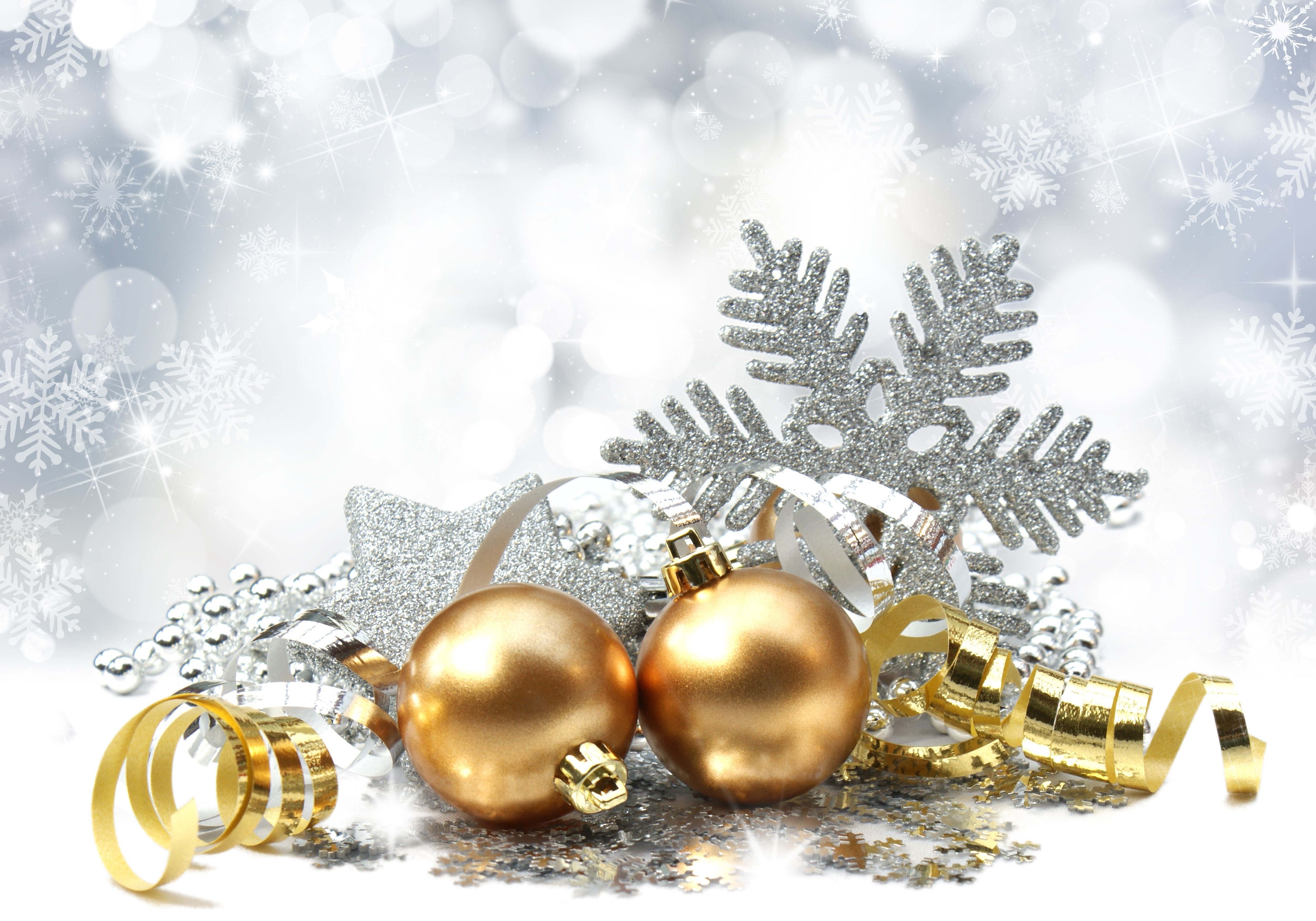 Christmas ornaments with snowflakes and ribbons HD Wallpaper