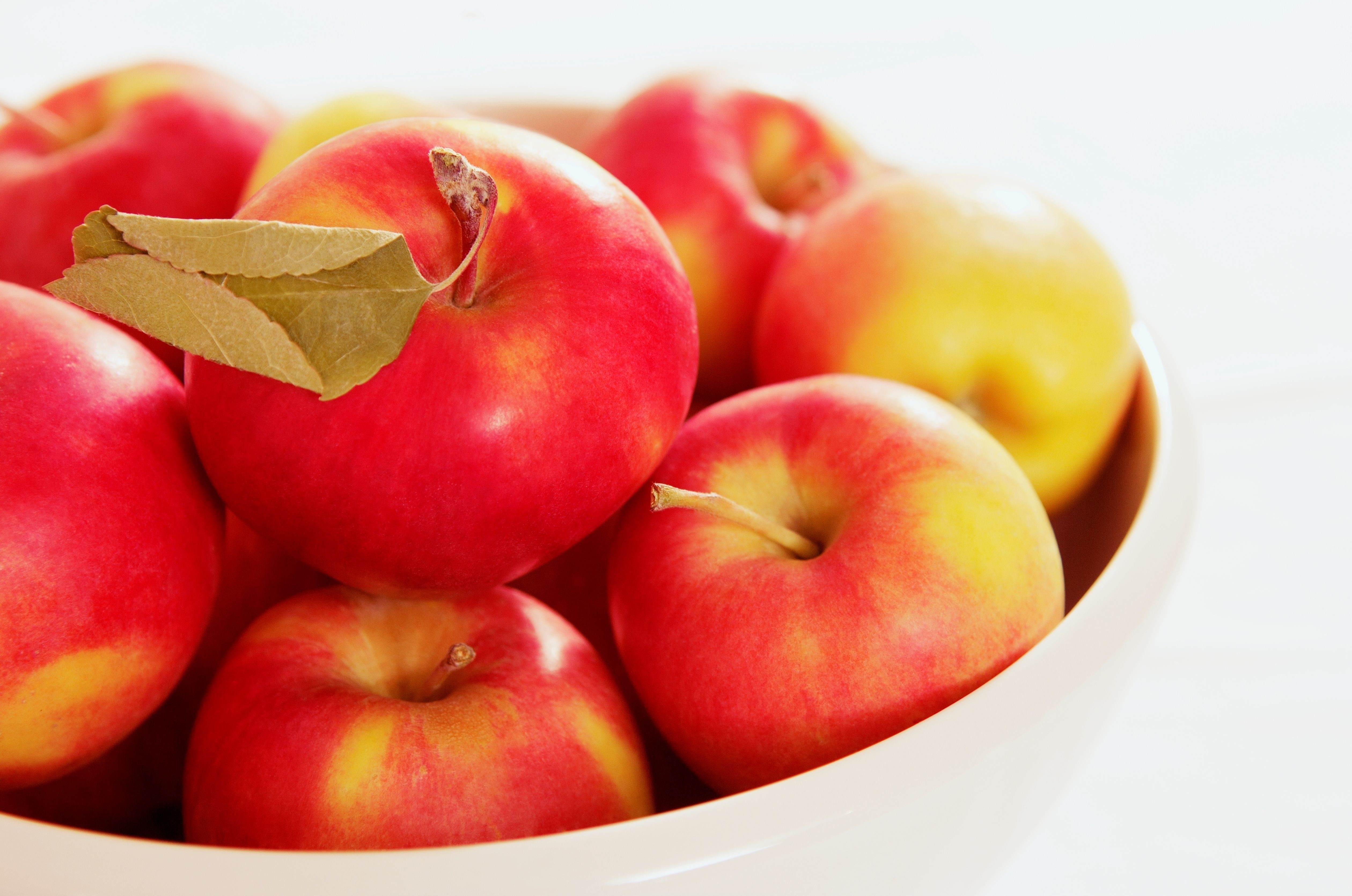 Apples in a bowl HD Wallpaper