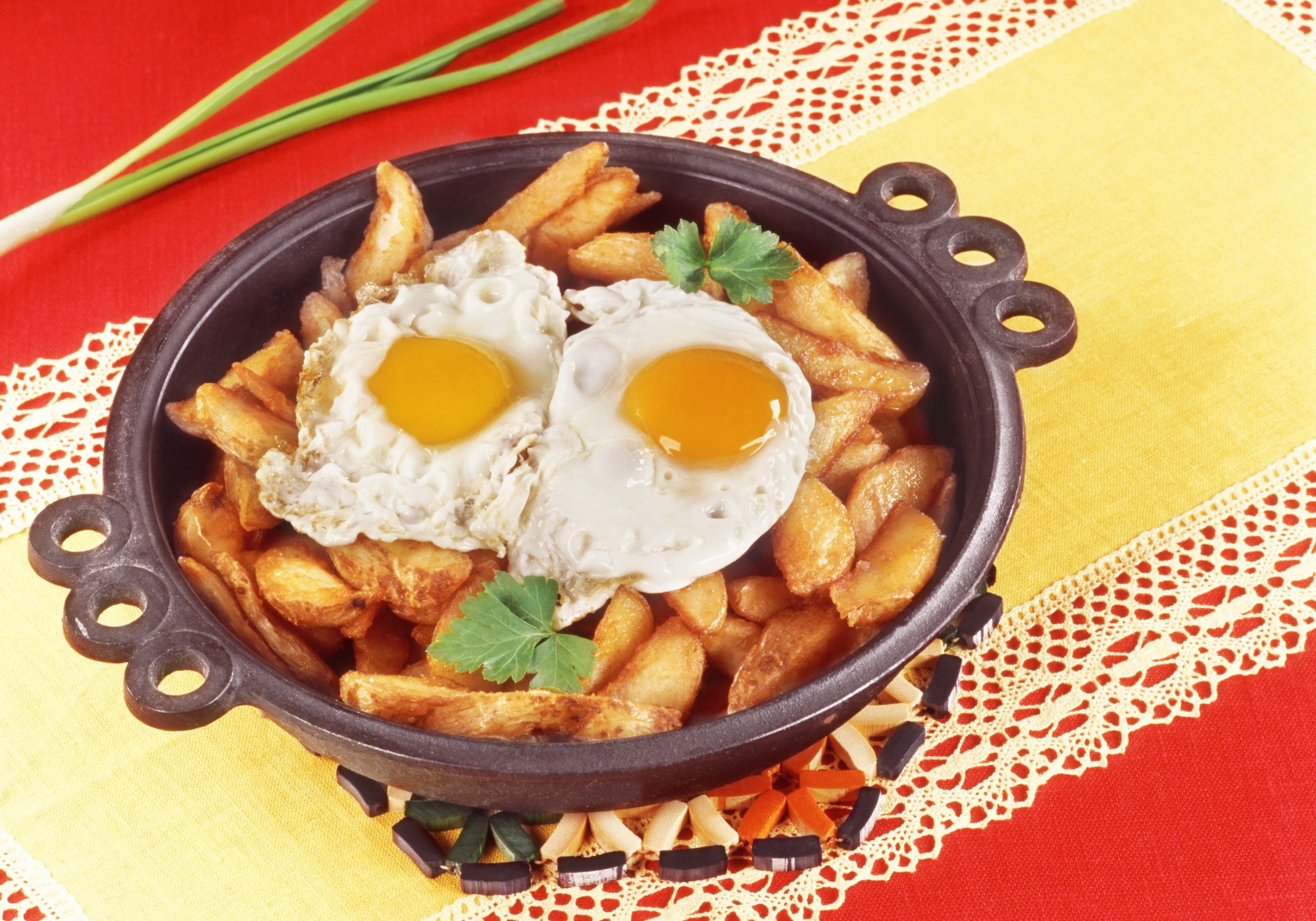 Fried eggs and potatoes in a pan HD Wallpaper
