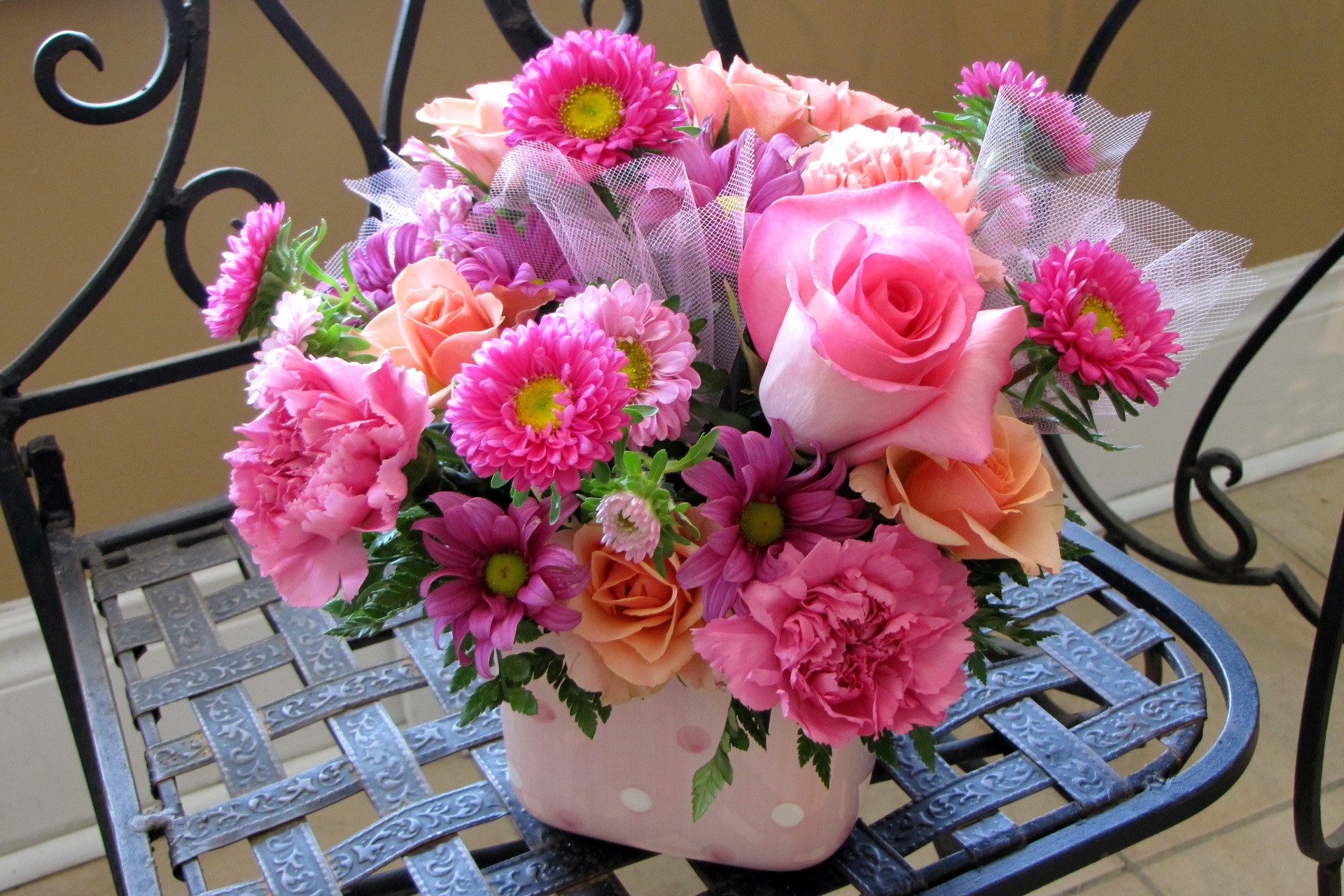 Pink and orange flower bouquet in a pink vase HD Wallpaper