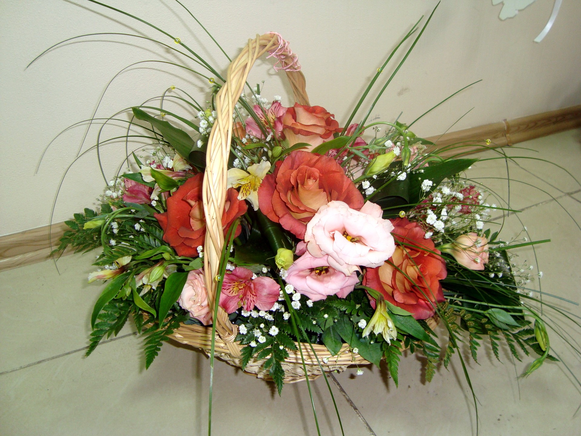 Flower bouquet in a basket HD Wallpaper