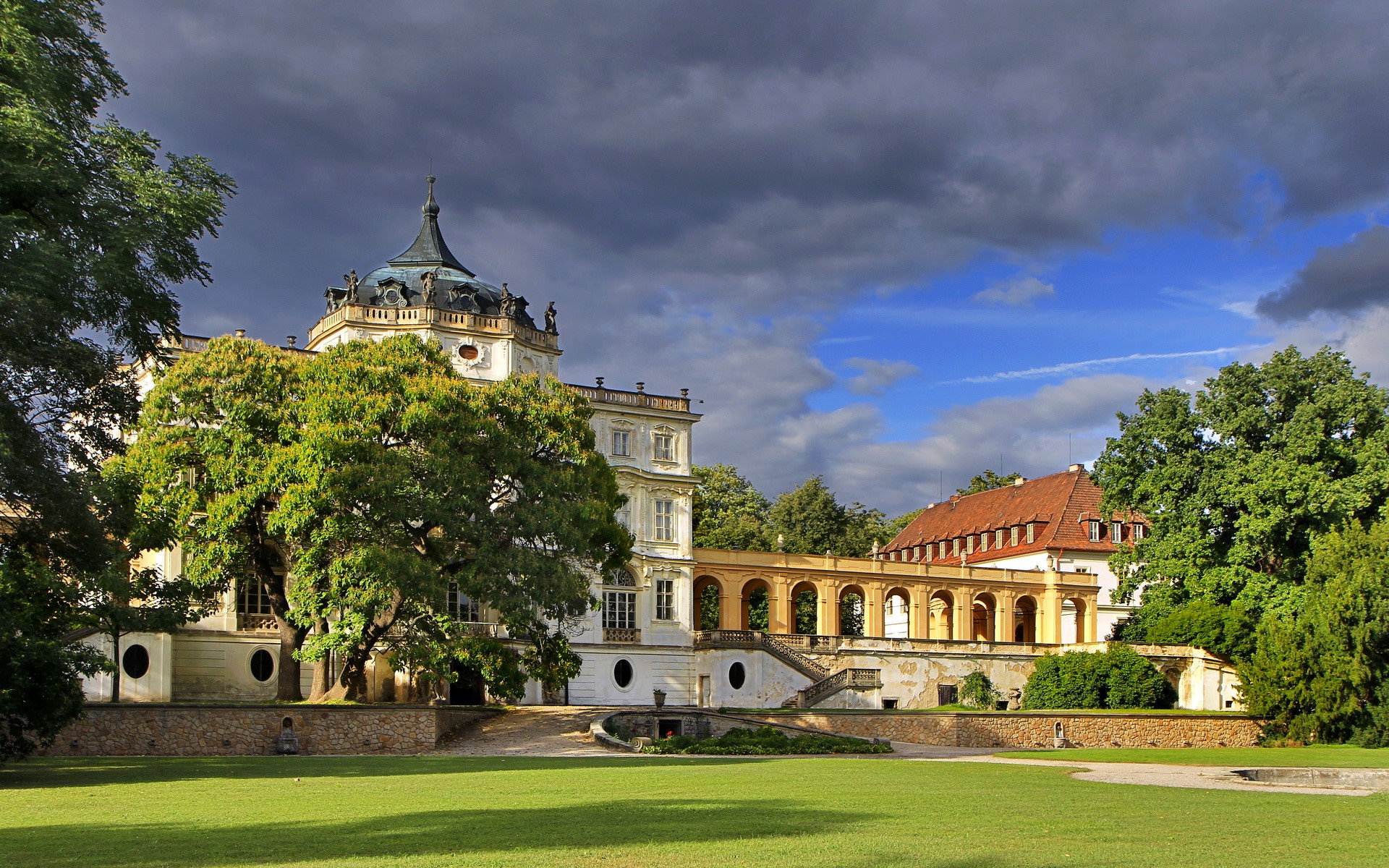 Ploskovice Castle in the Czech Republic HD Wallpaper