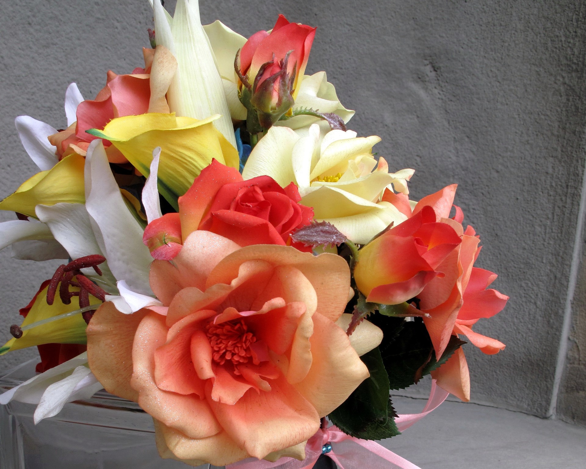 Bouquet of artificial roses and lilies HD Wallpaper