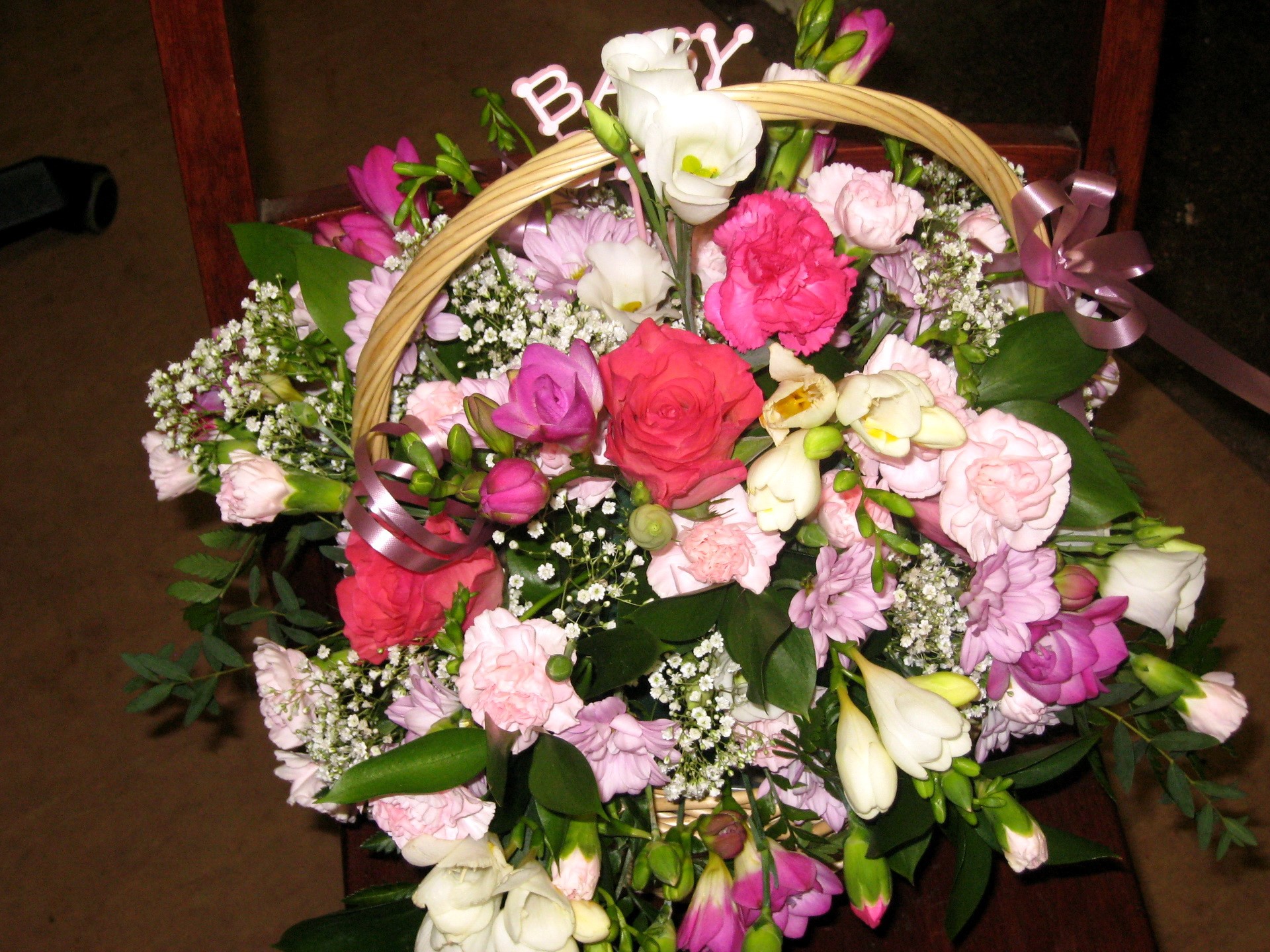Flower basket with "BABY" sign HD Wallpaper