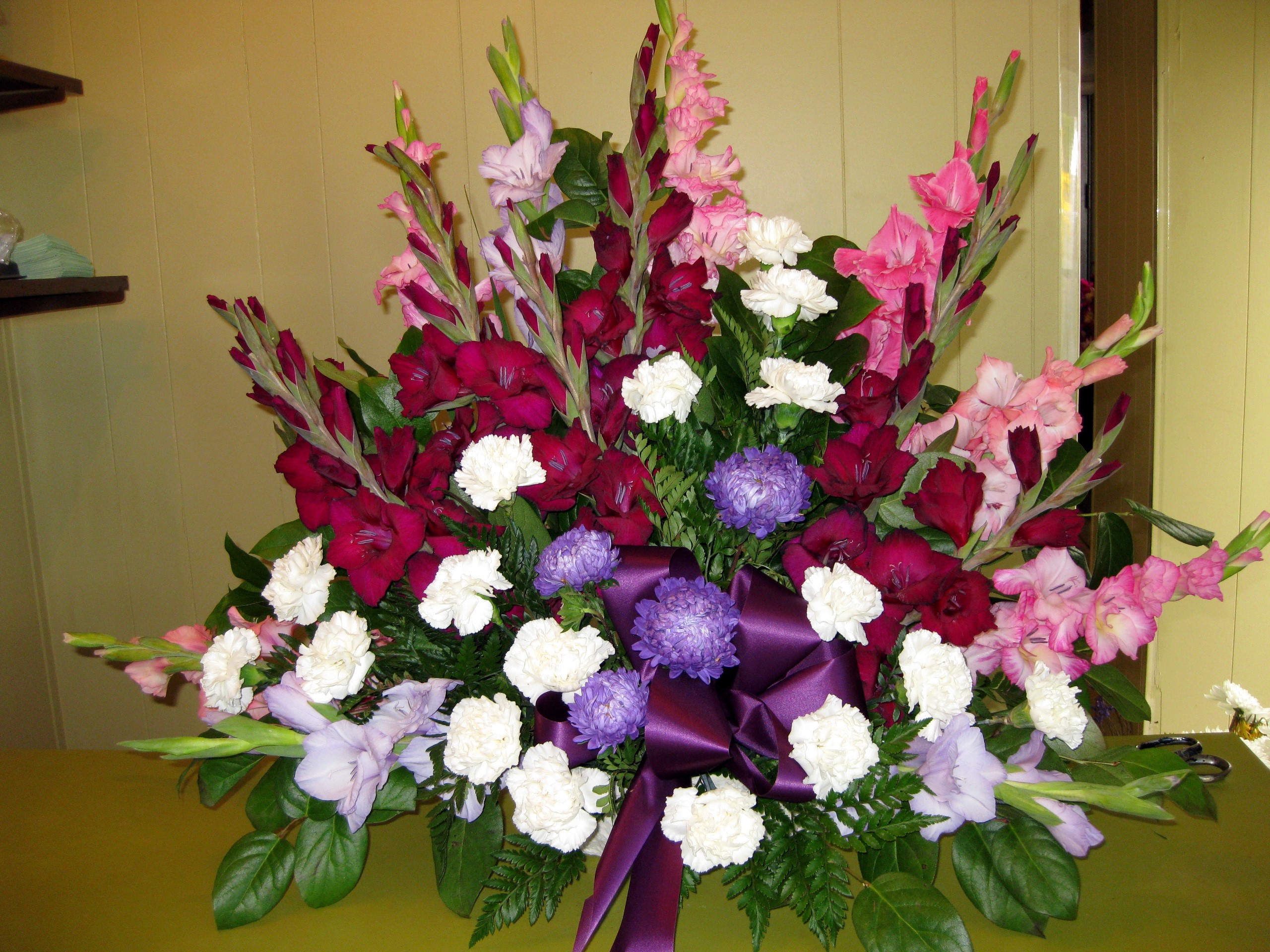 Floral arrangement with gladiolus, carnations, and chrysanthemums HD Wallpaper