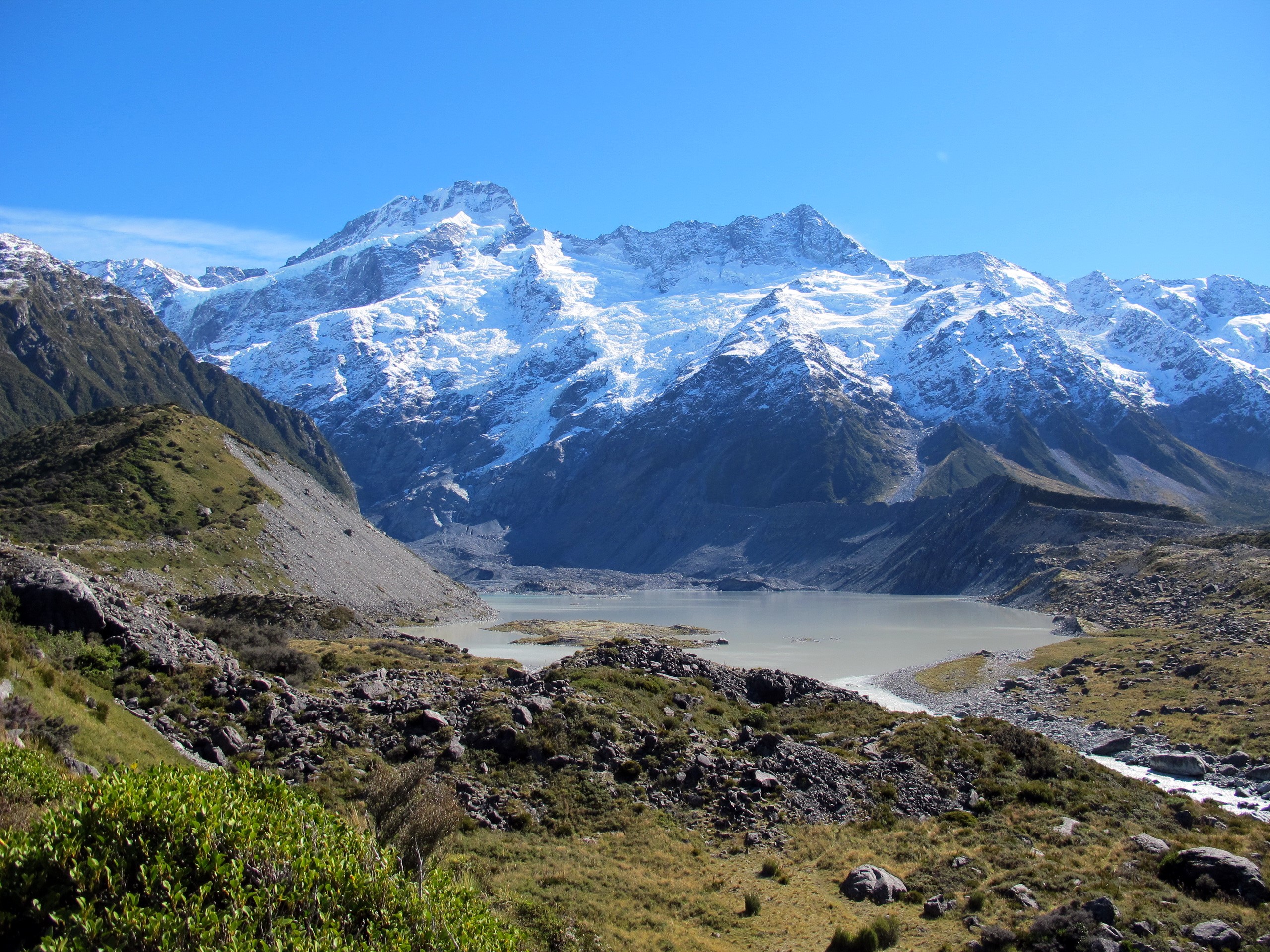 Snow-capped mountains and a lake in New Zealand HD Wallpaper