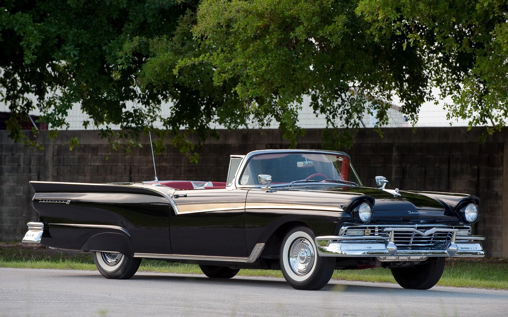 1957 Ford Fairlane 500 Skyliner Convertible HD Wallpaper