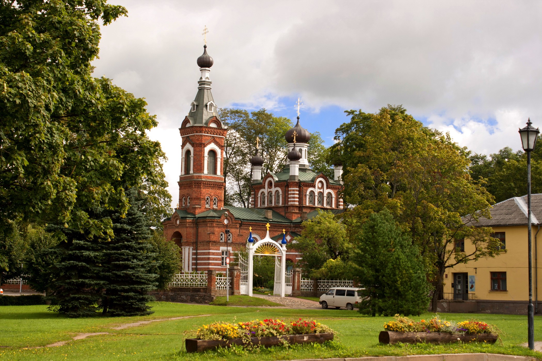 Orthodox Church with a Bell Tower and Domes HD Wallpaper