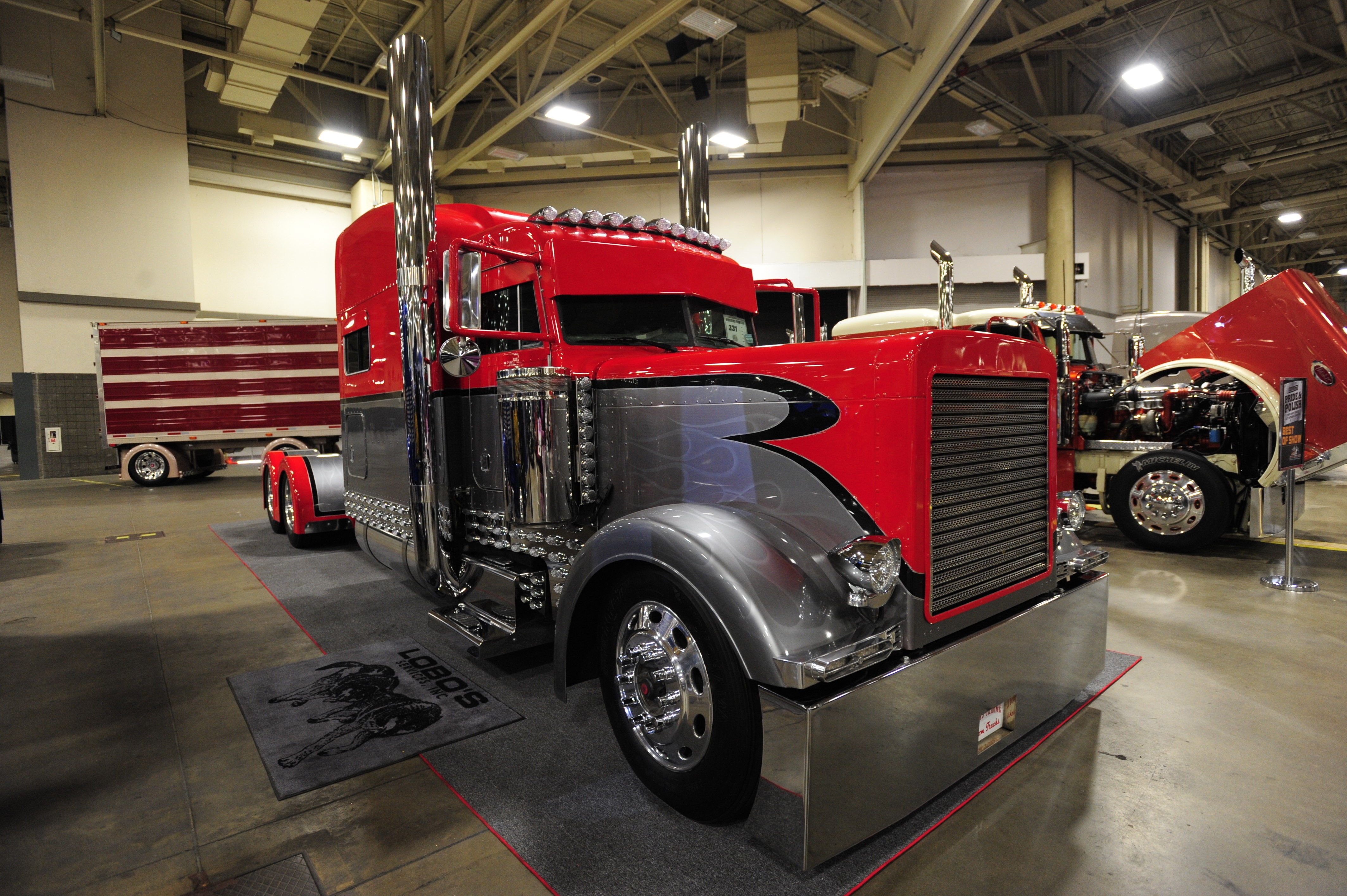4K Peterbilt Truck HD Wallpaper