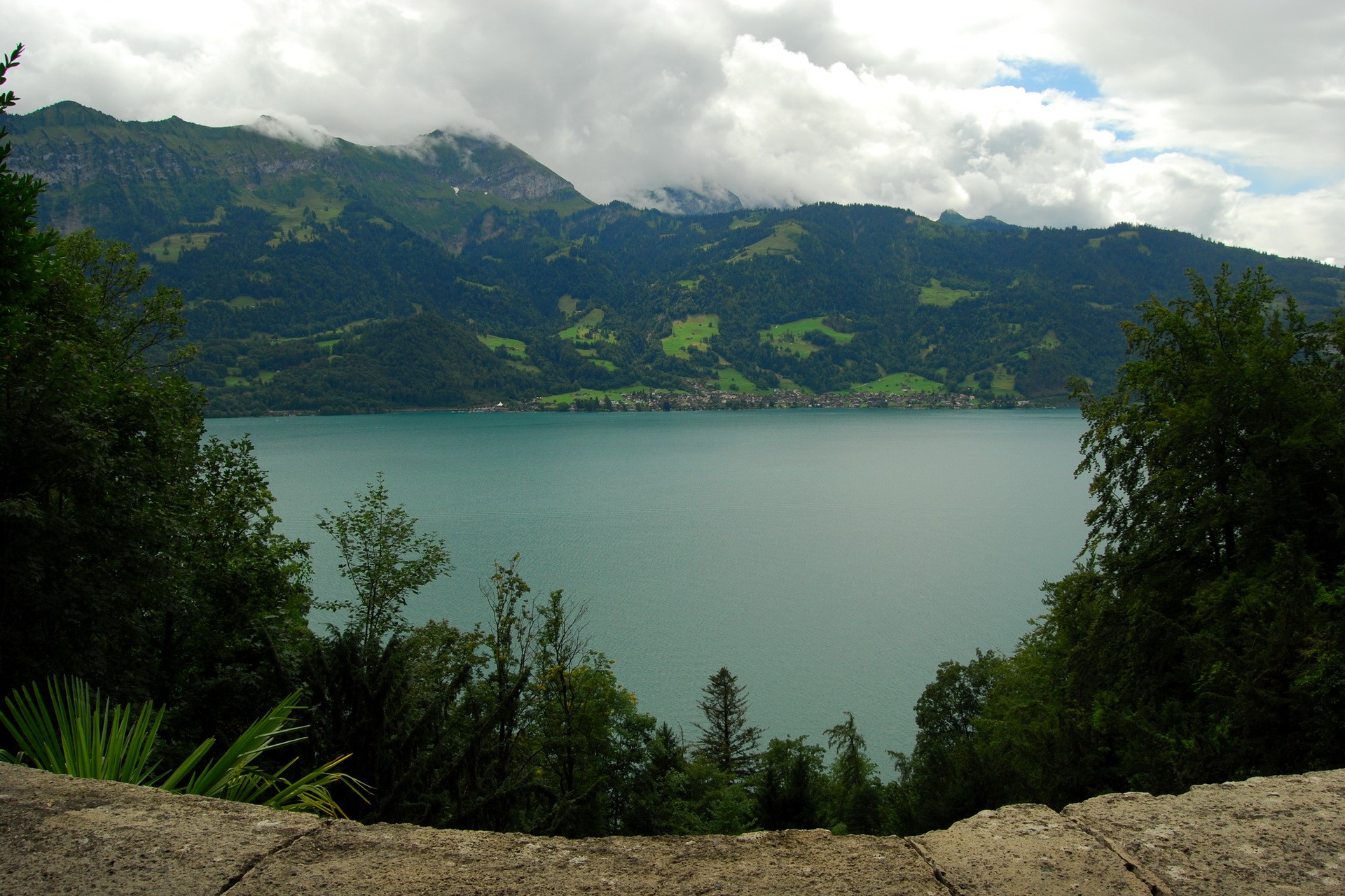 Lake and Mountains in Oberland HD Wallpaper