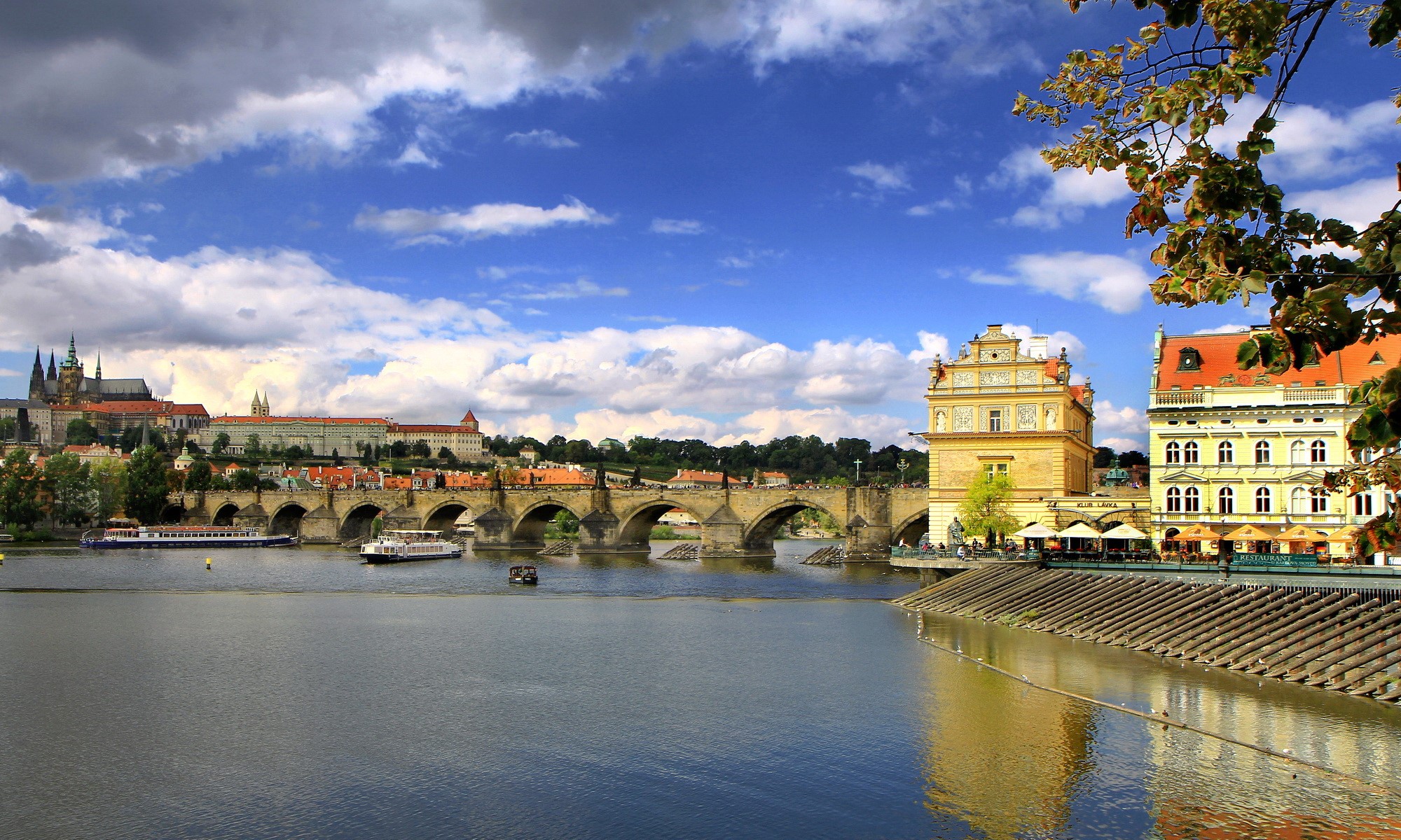 Charles Bridge and Prague Castle over Vltava River HD Wallpaper