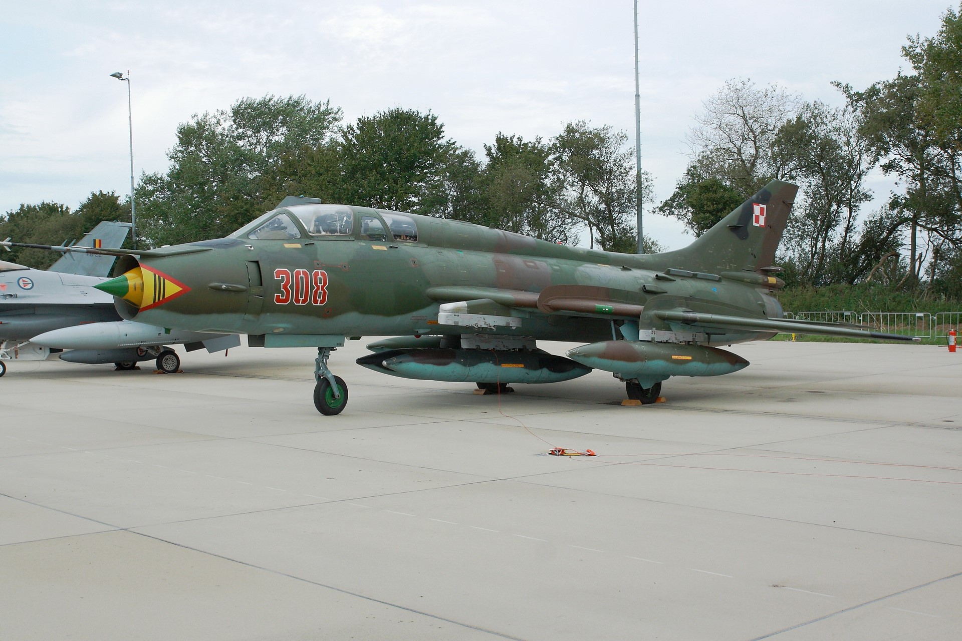 Sukhoi Su-22 military jet with Polish flag HD Wallpaper