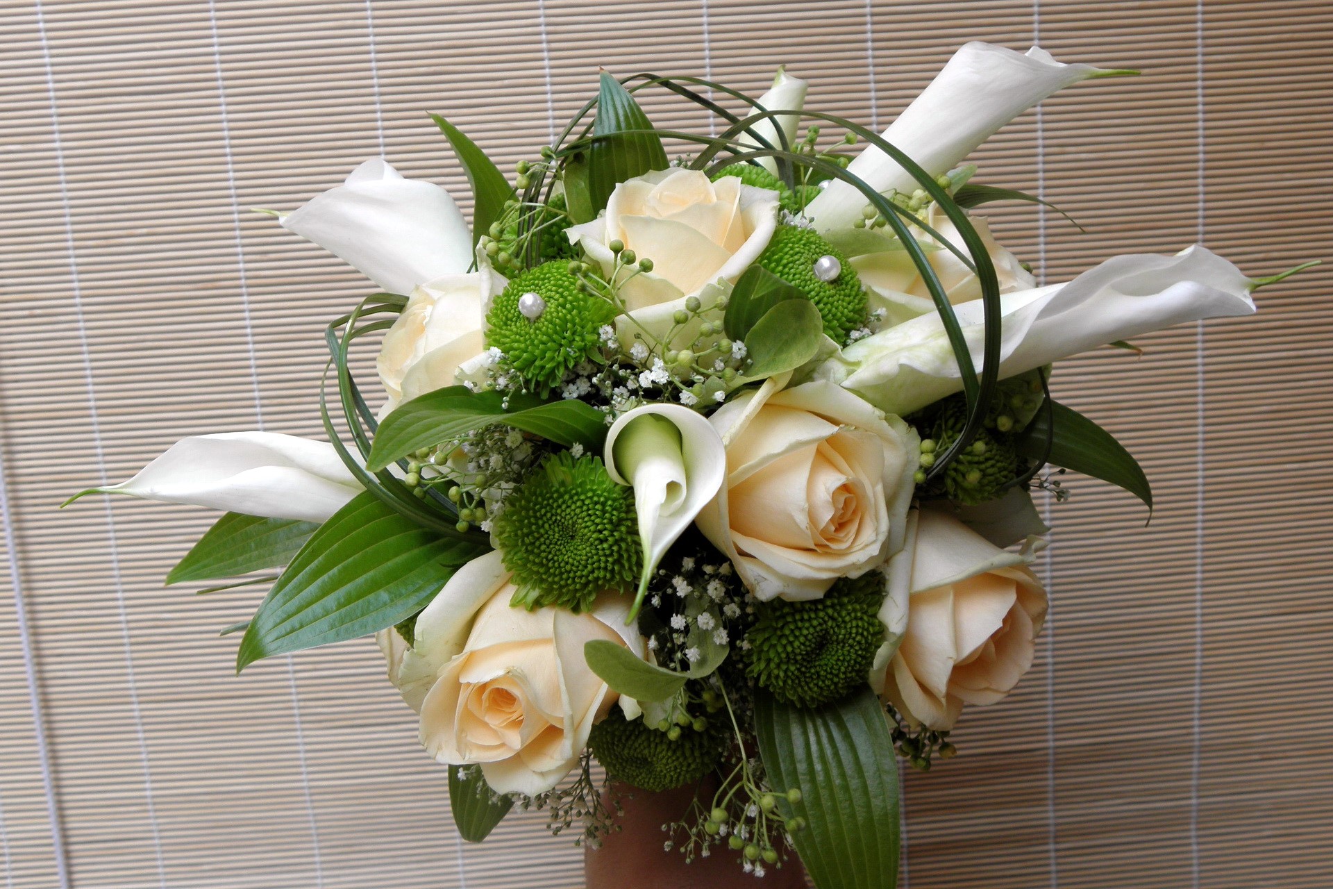Wedding Bouquet with Roses and Calla Lilies HD Wallpaper