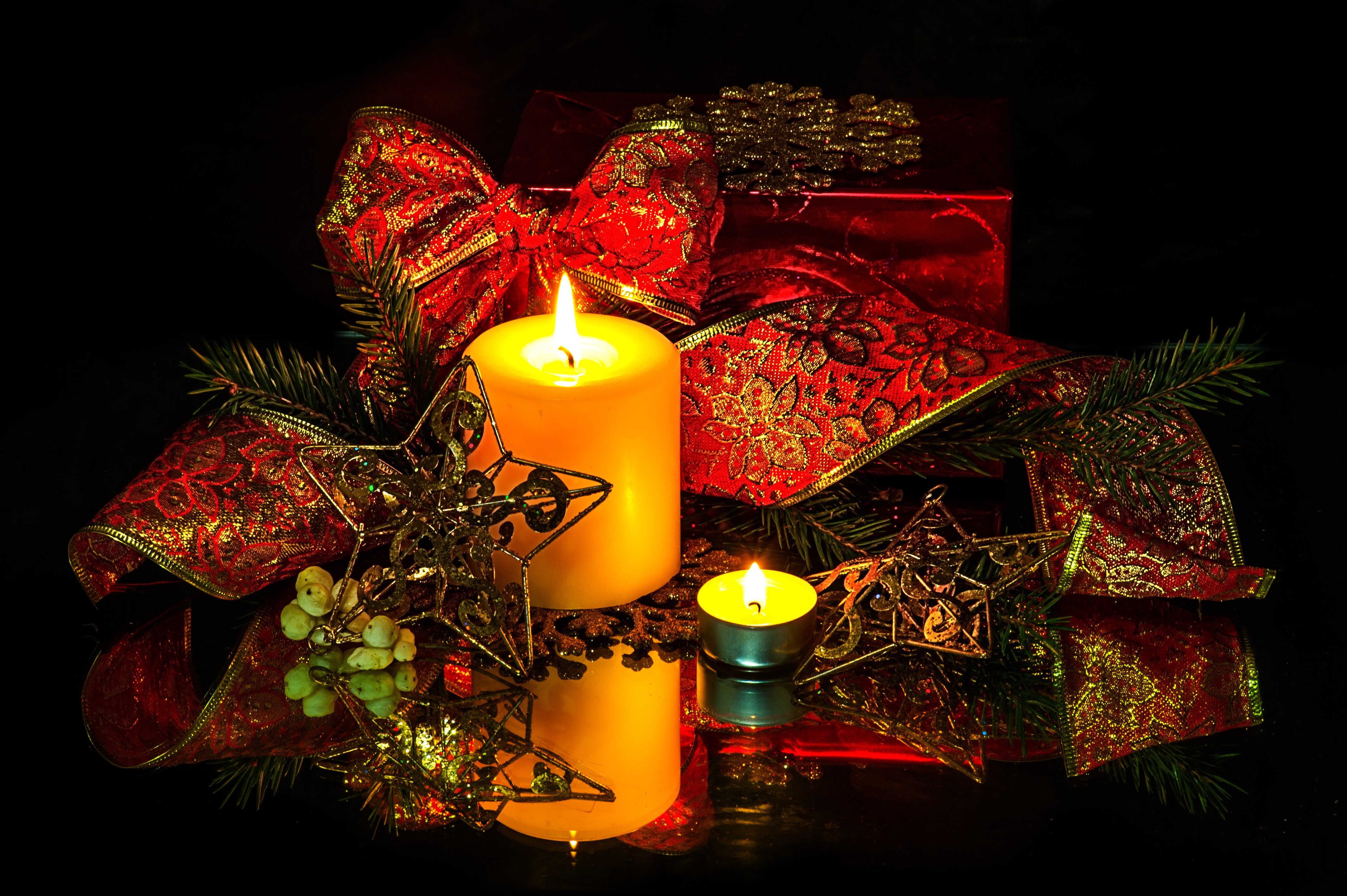 Christmas Candles with Red Ribbon and Gift HD Wallpaper