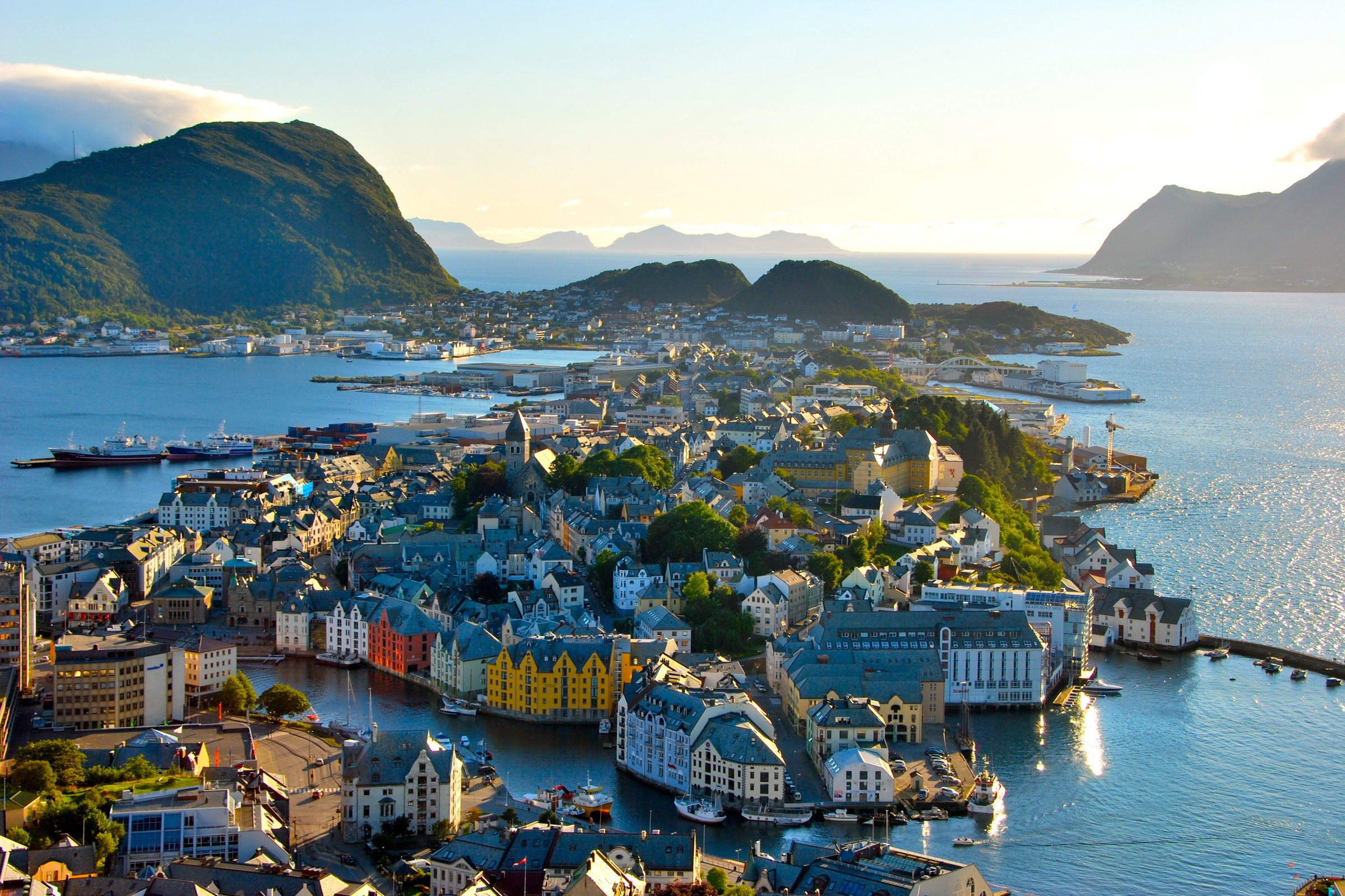 Alesund, Norway cityscape with mountains and water HD Wallpaper