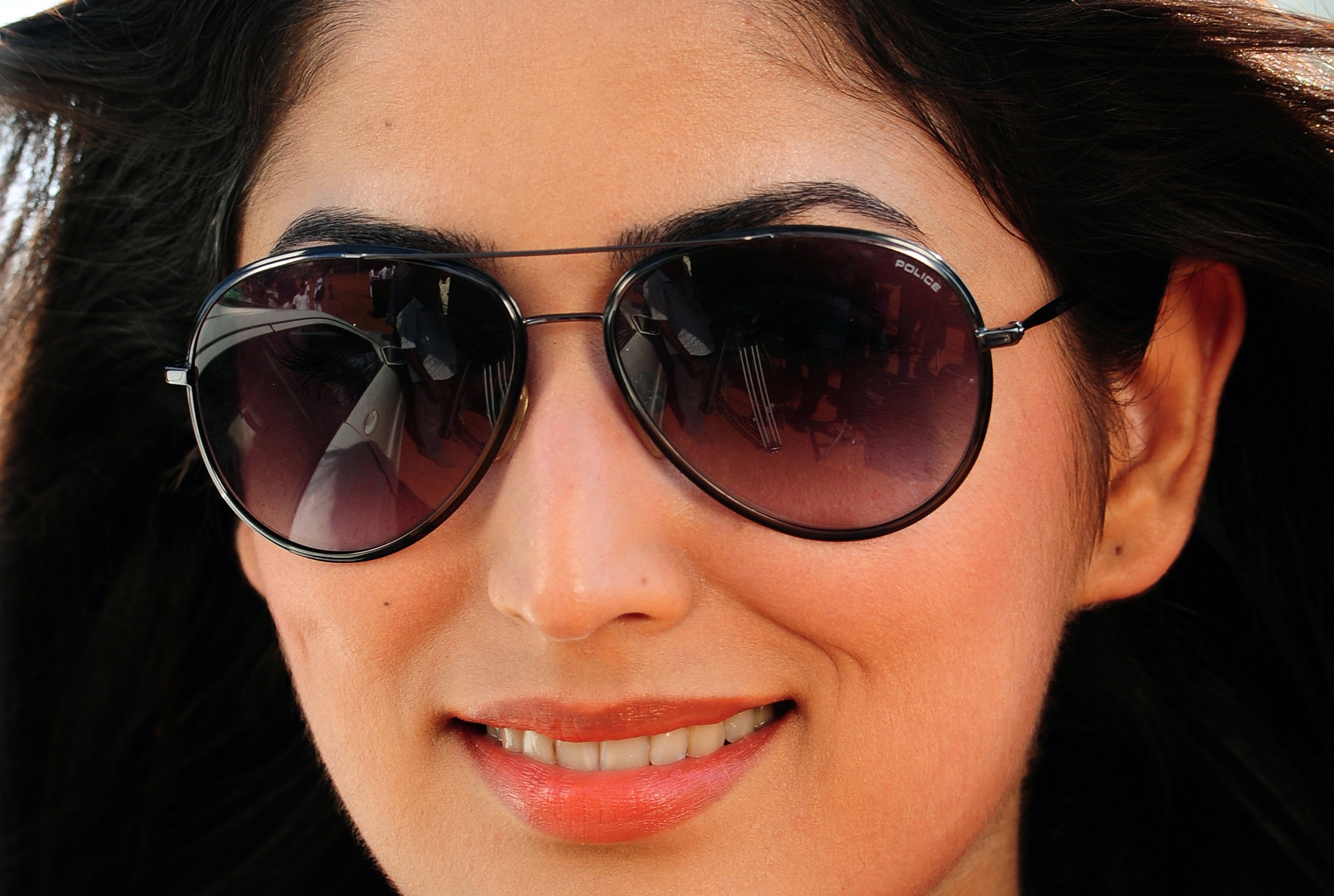 Woman wearing aviator sunglasses HD Wallpaper