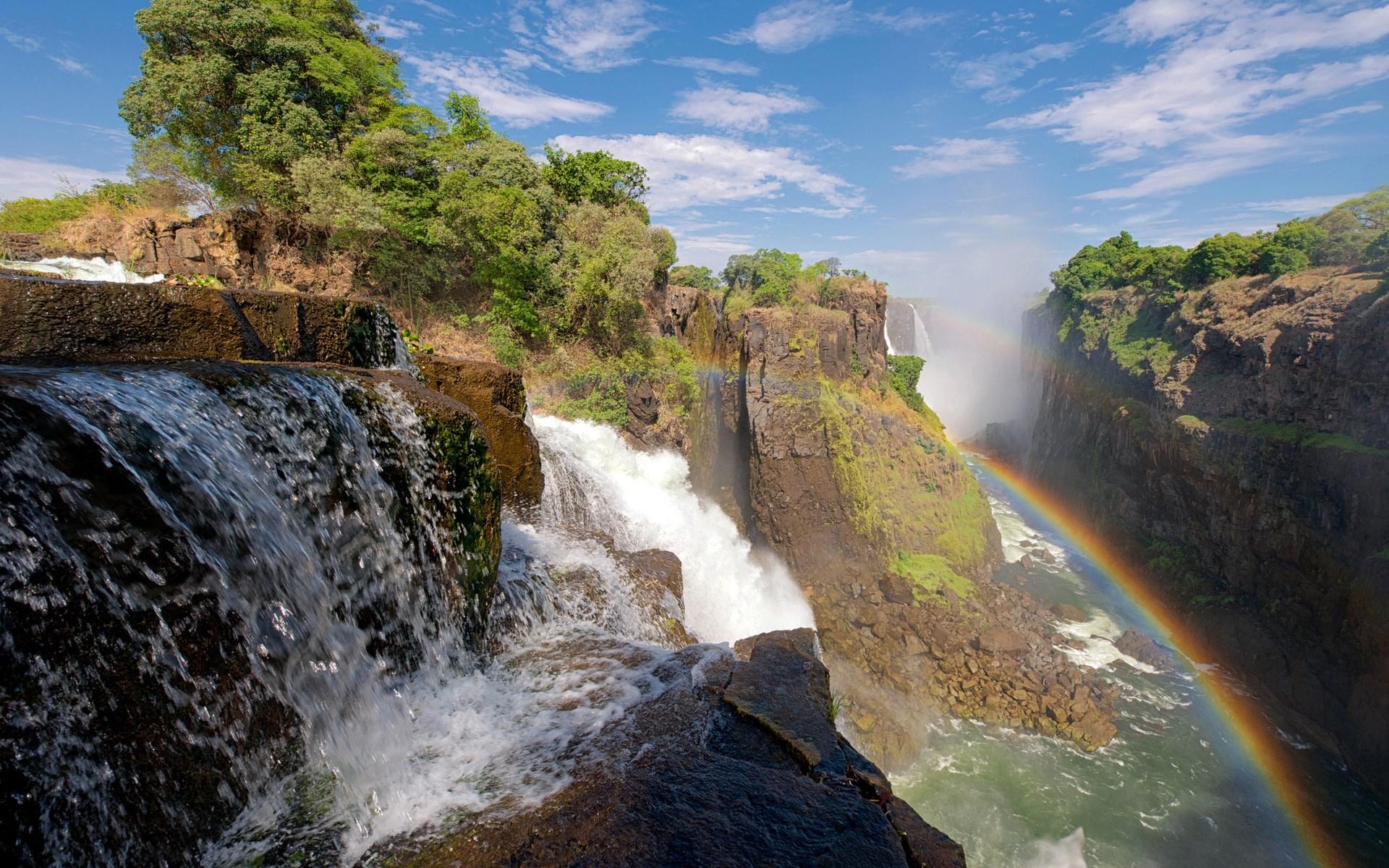 Victoria Falls with a rainbow HD Wallpaper