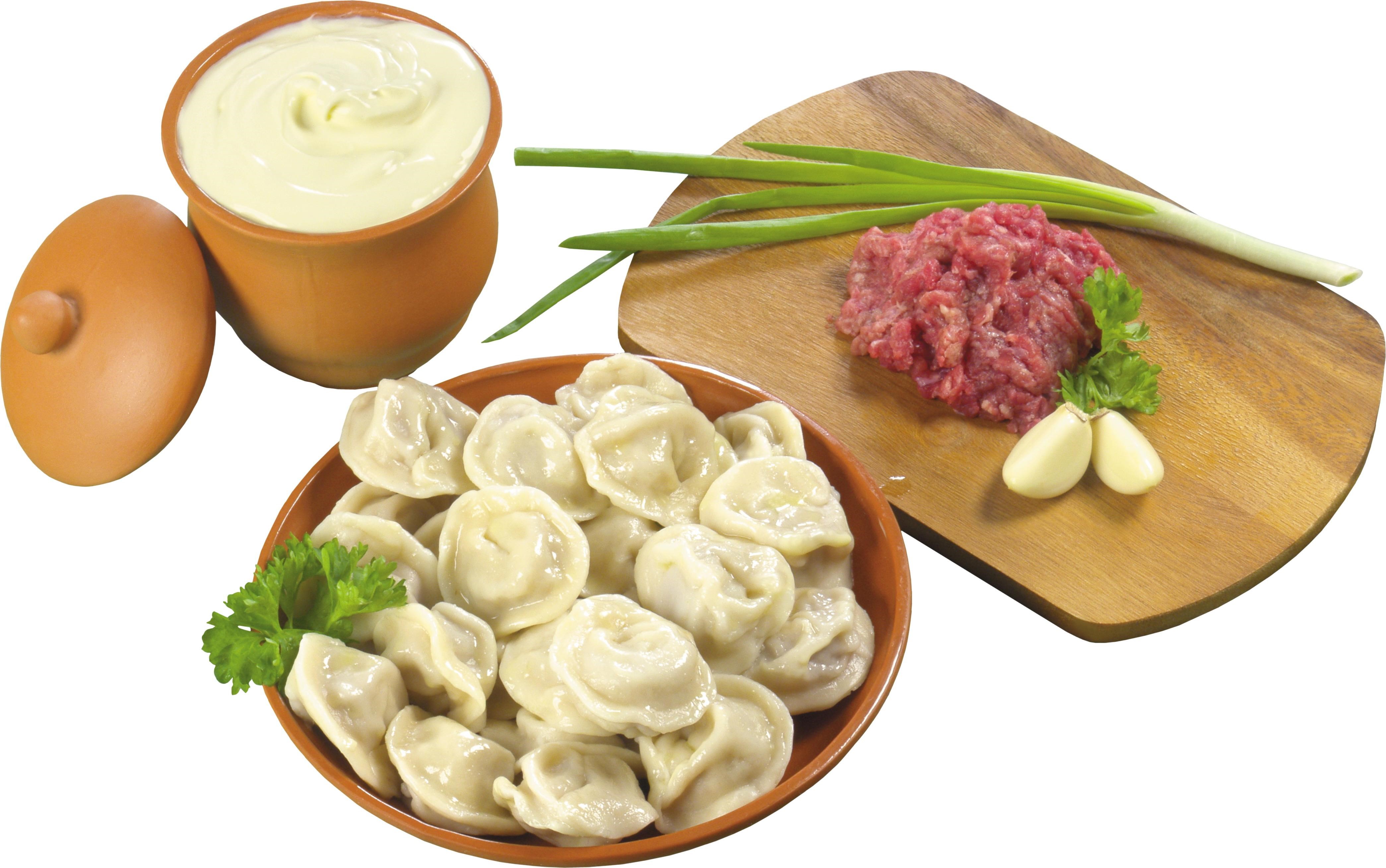Pelmeni with Sour Cream, Minced Meat, and Green Onions HD Wallpaper