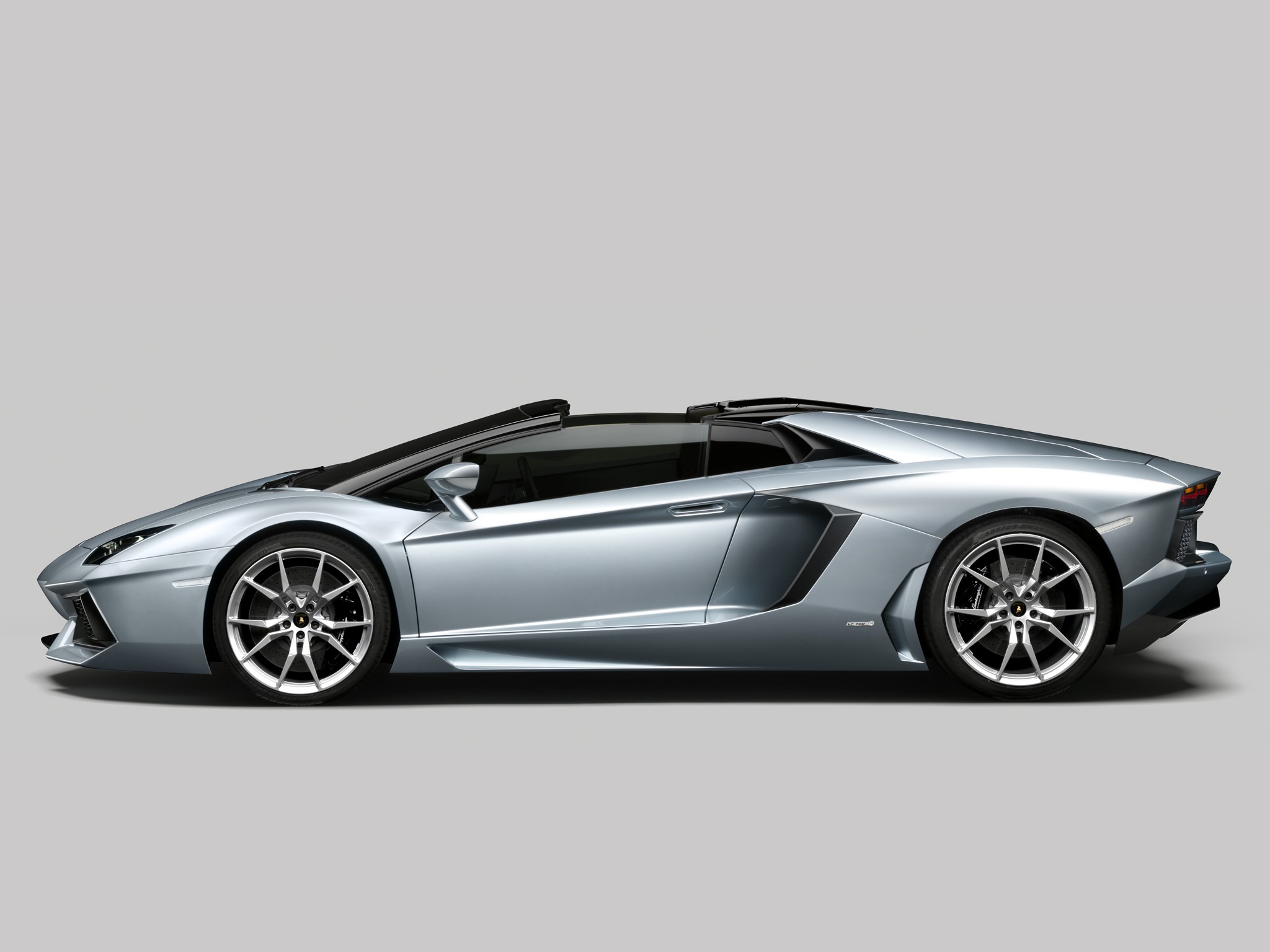 Lamborghini Aventador Roadster HD Wallpaper