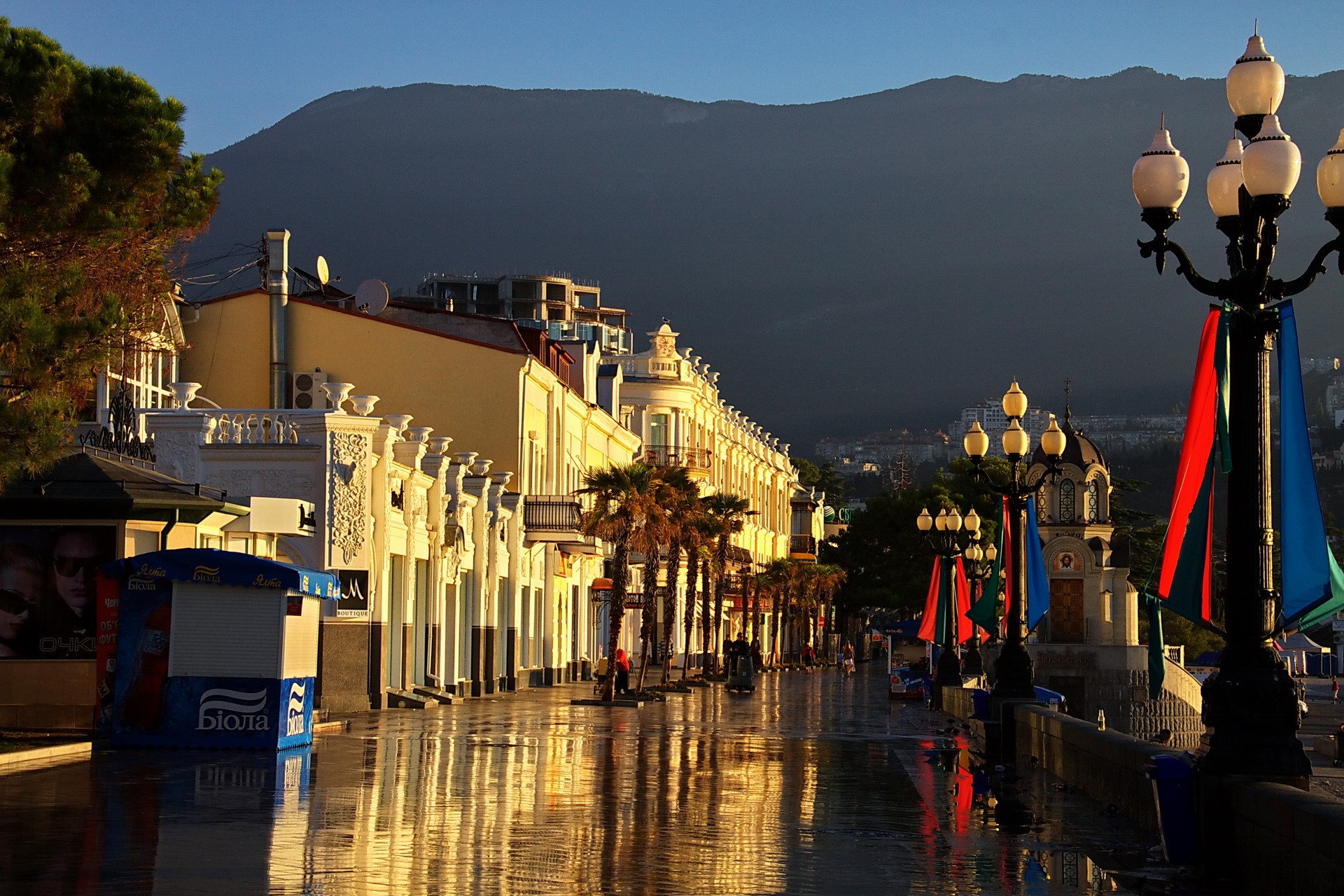 Street with buildings and mountains at sunset HD Wallpaper