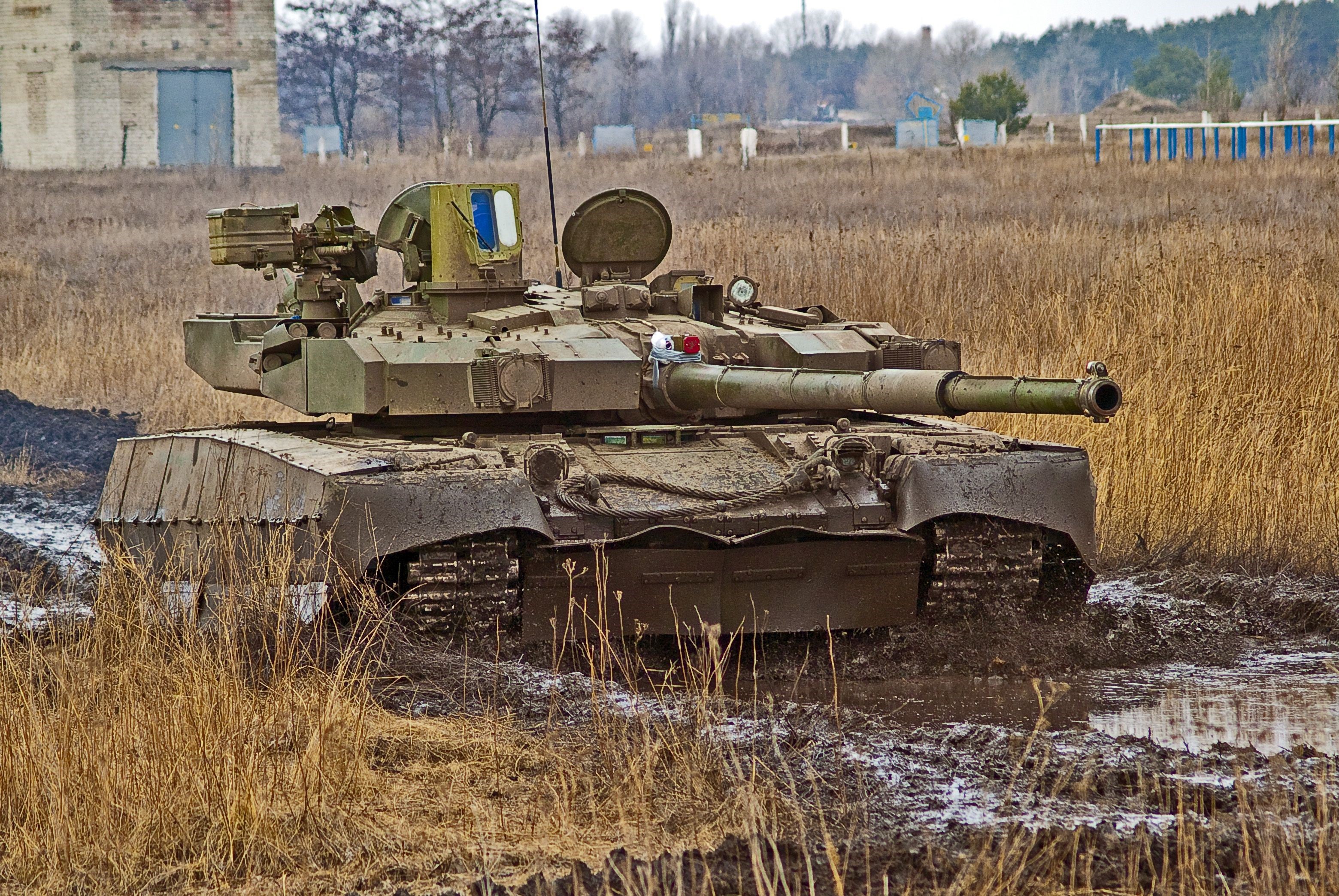 Oplot tank in mud HD Wallpaper