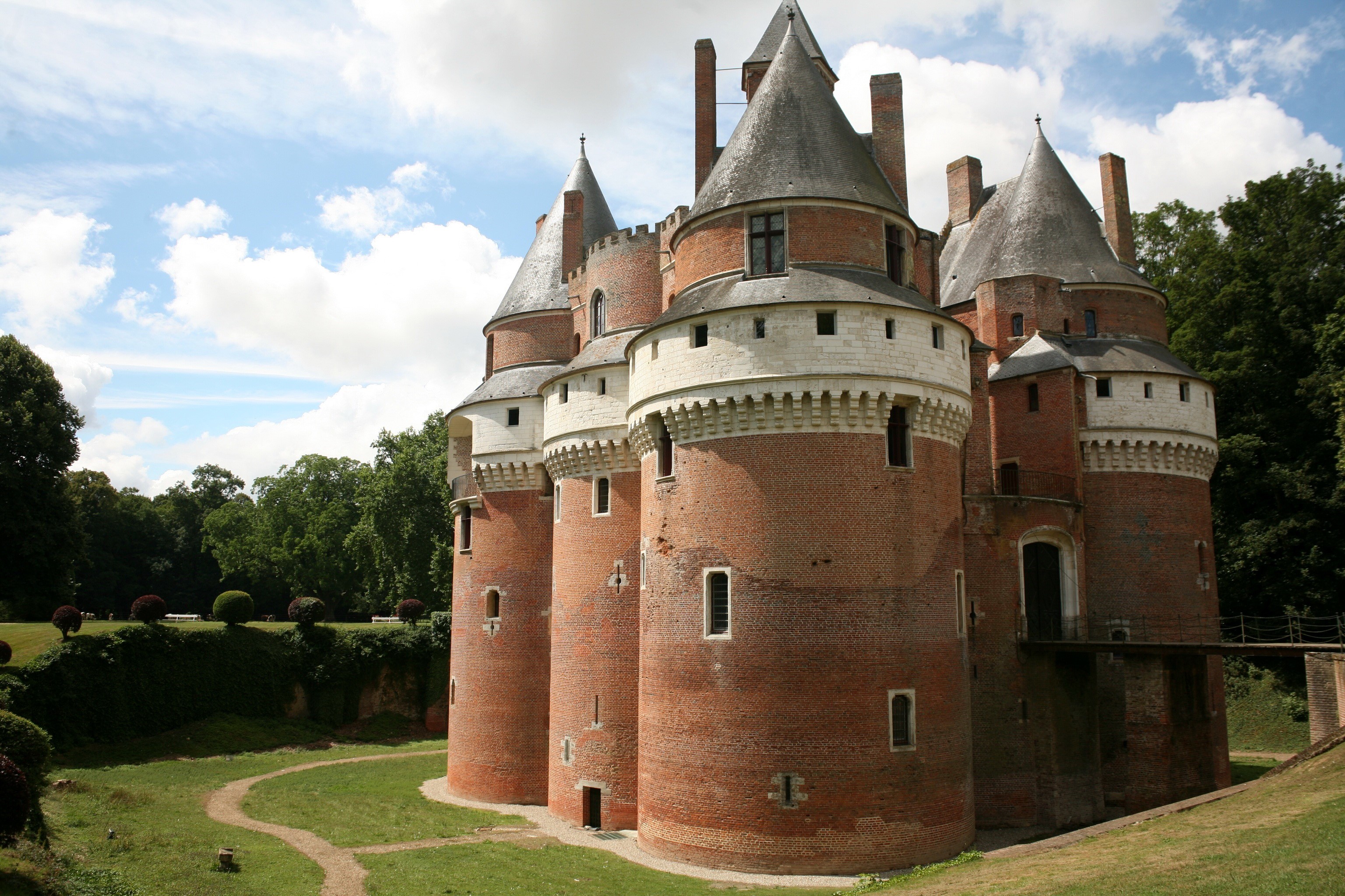 Château de Rambures, France HD Wallpaper