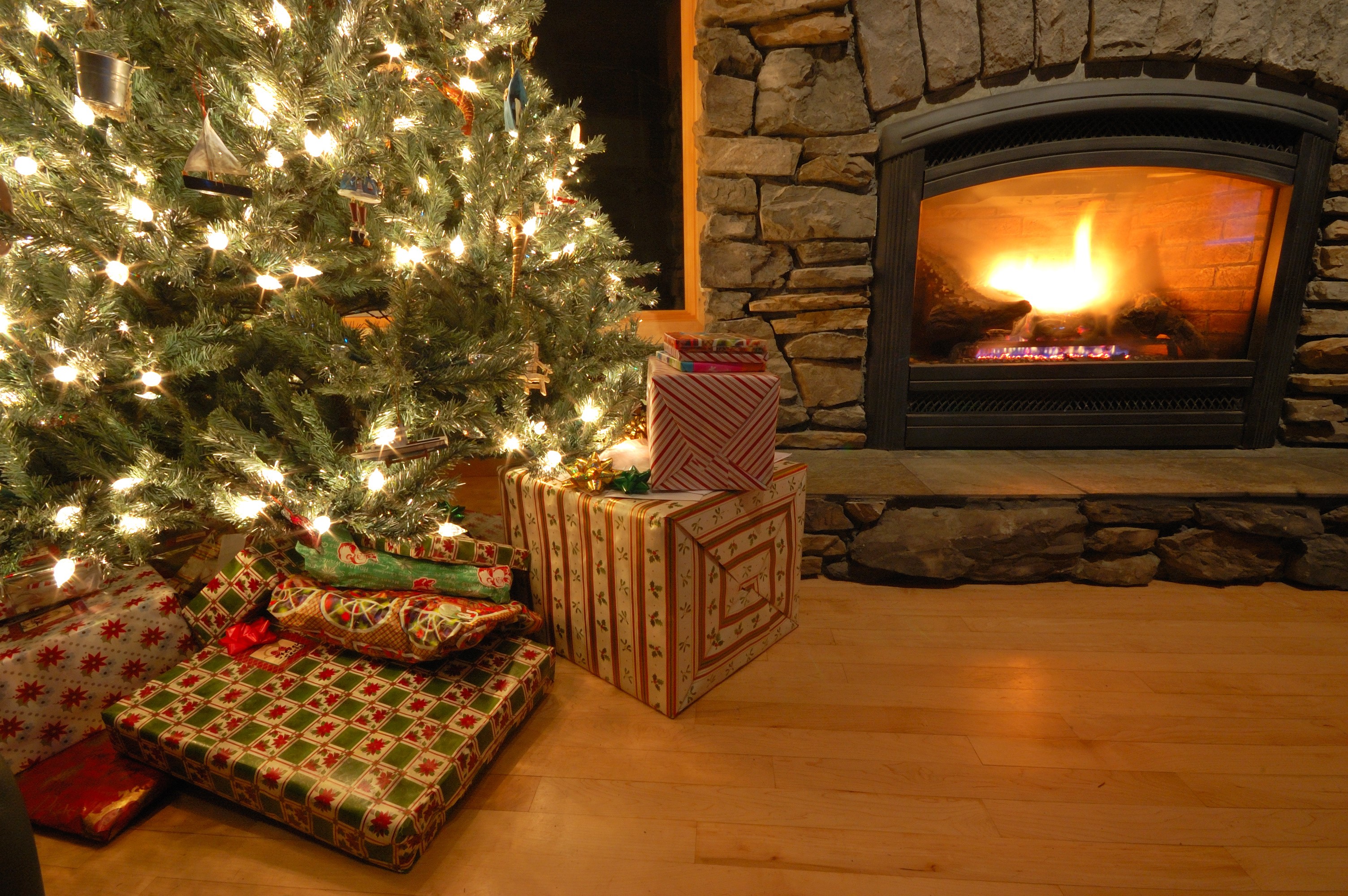 Christmas tree with gifts and fireplace HD Wallpaper