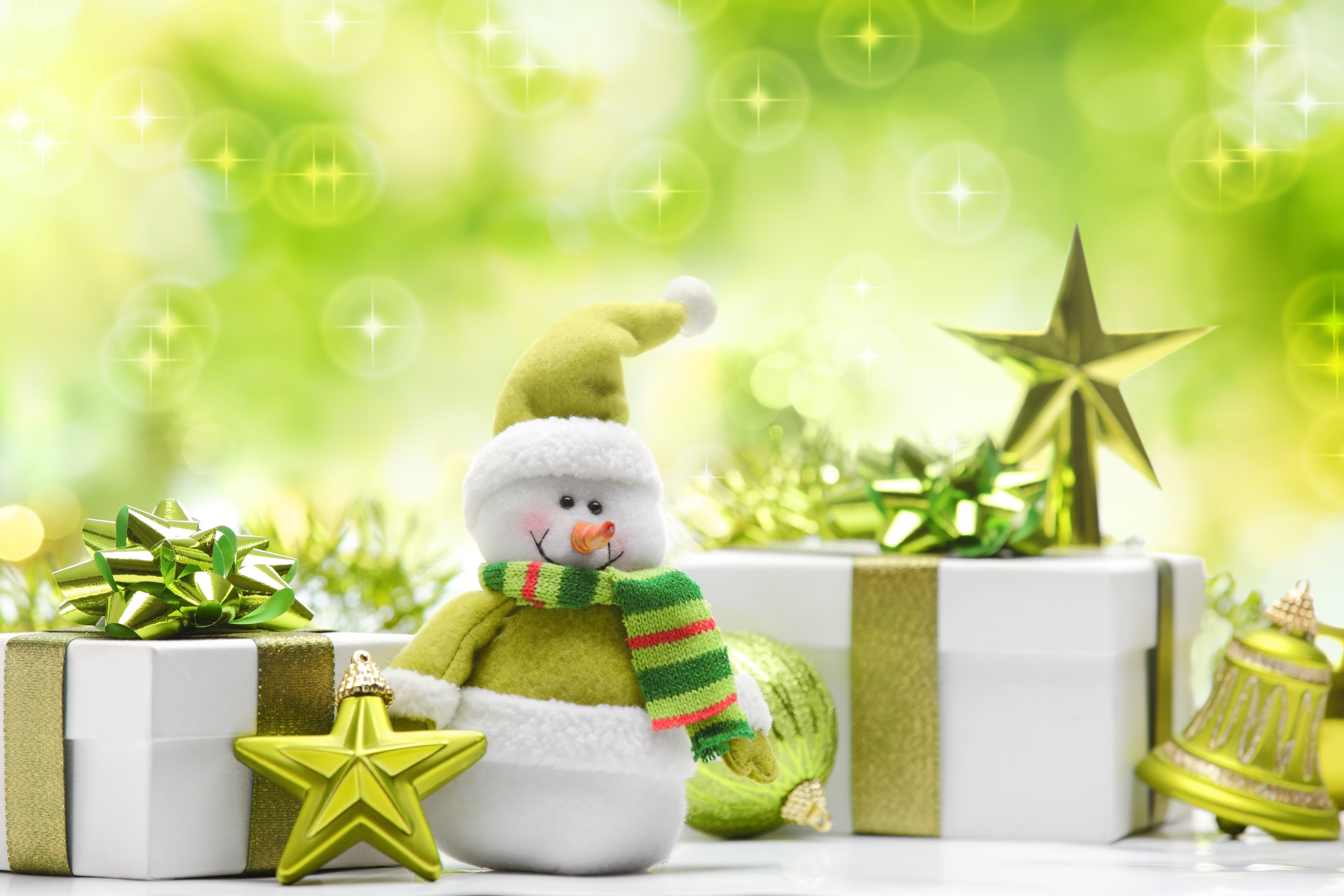 Christmas Snowman and Gifts with Green Bokeh HD Wallpaper