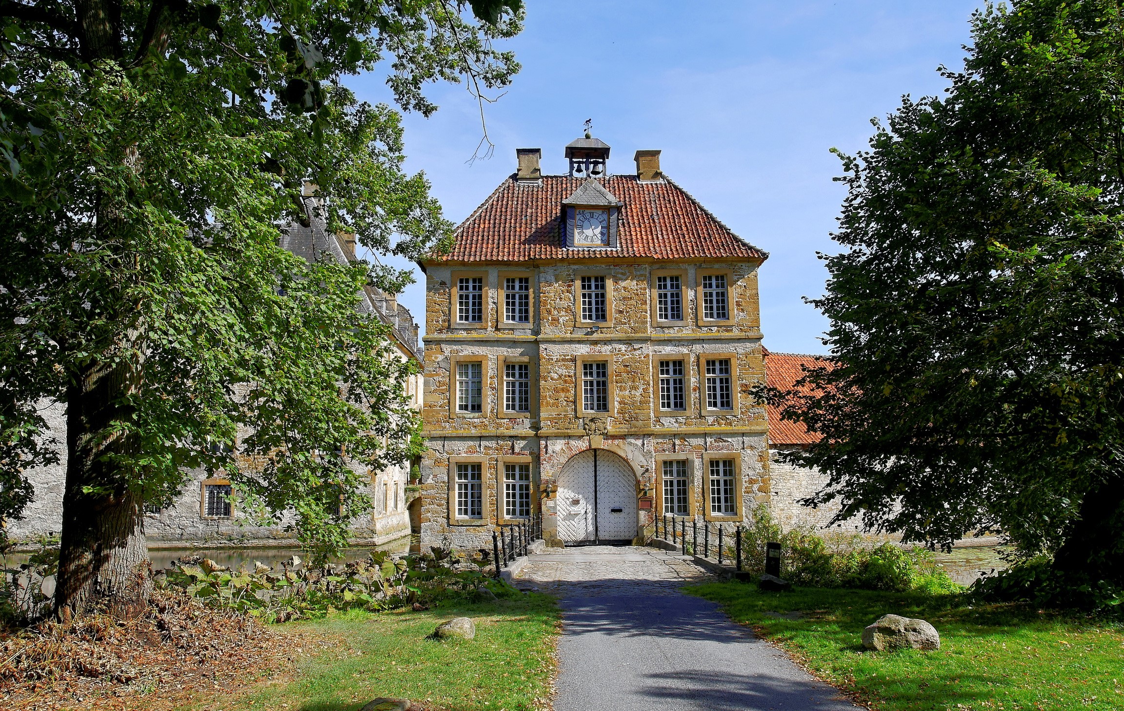 Tatenhausen Castle in Germany HD Wallpaper