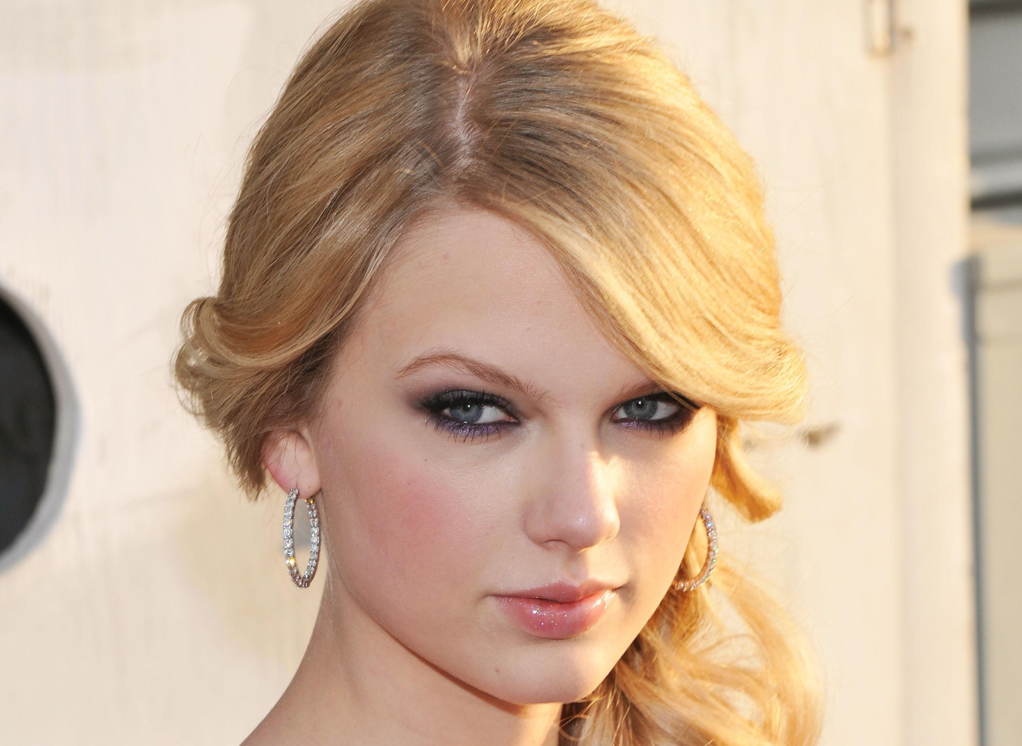 Taylor Swift HD Wallpaper
