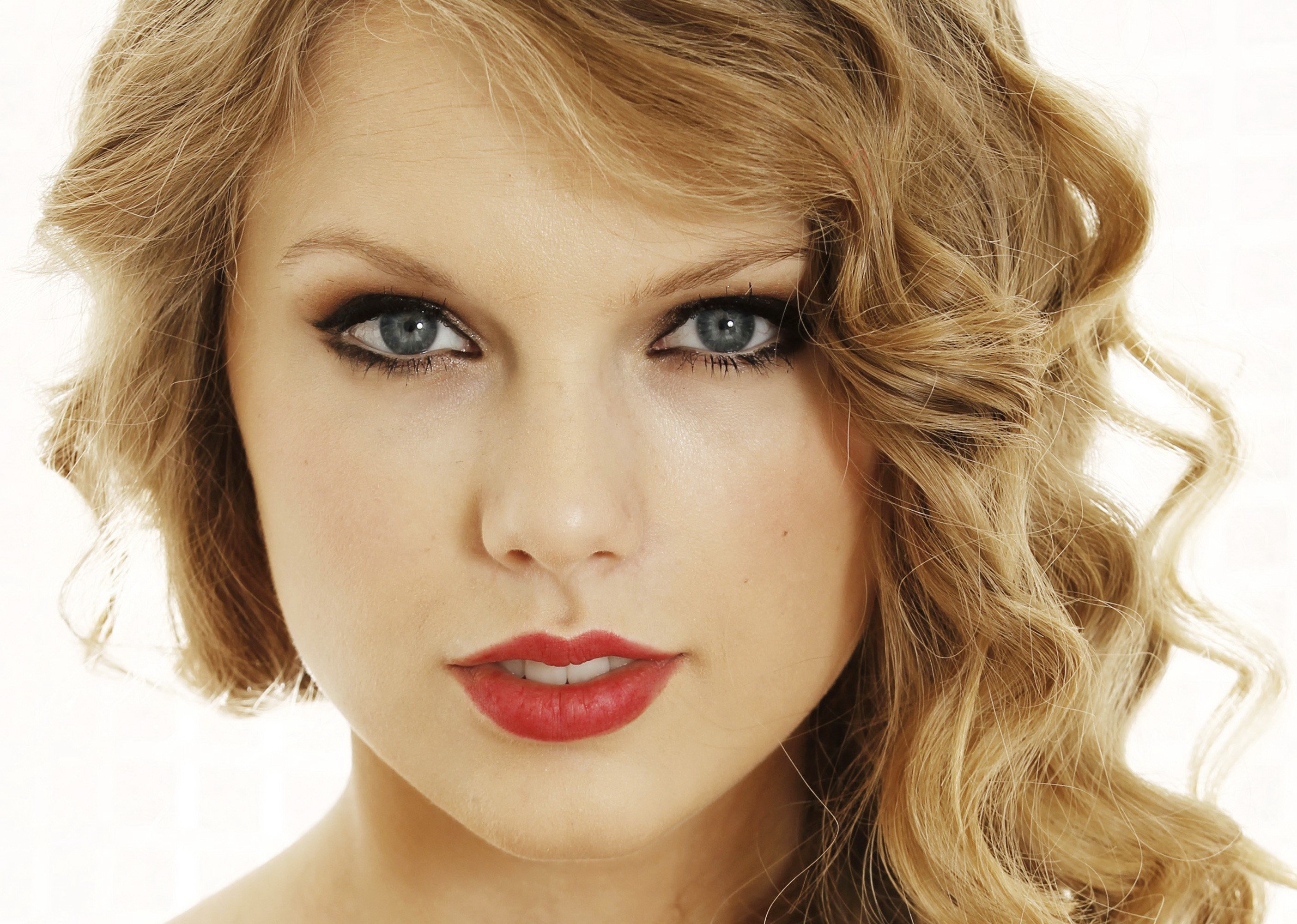 Taylor Swift HD Wallpaper