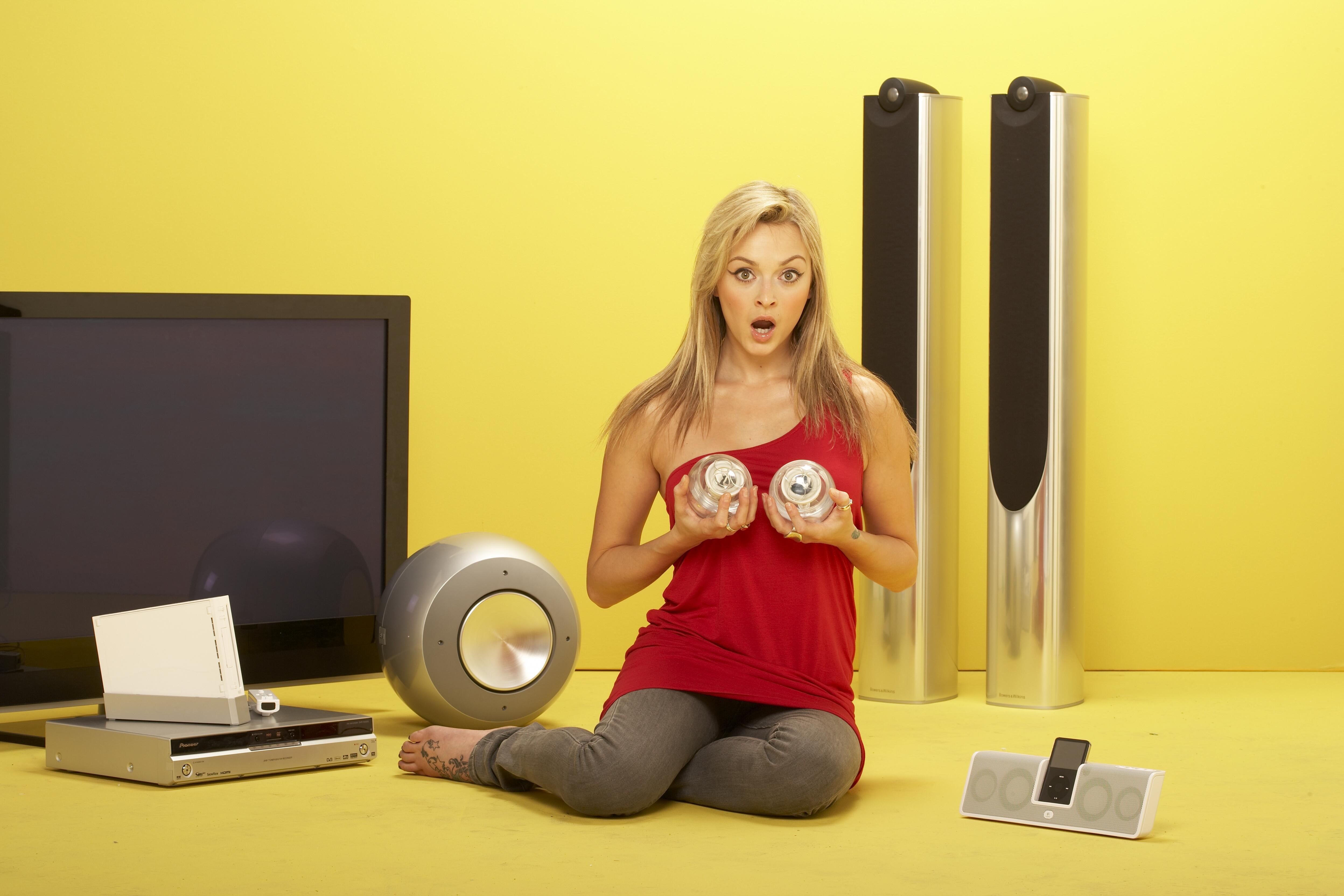 Fearne Cotton with audio equipment HD Wallpaper