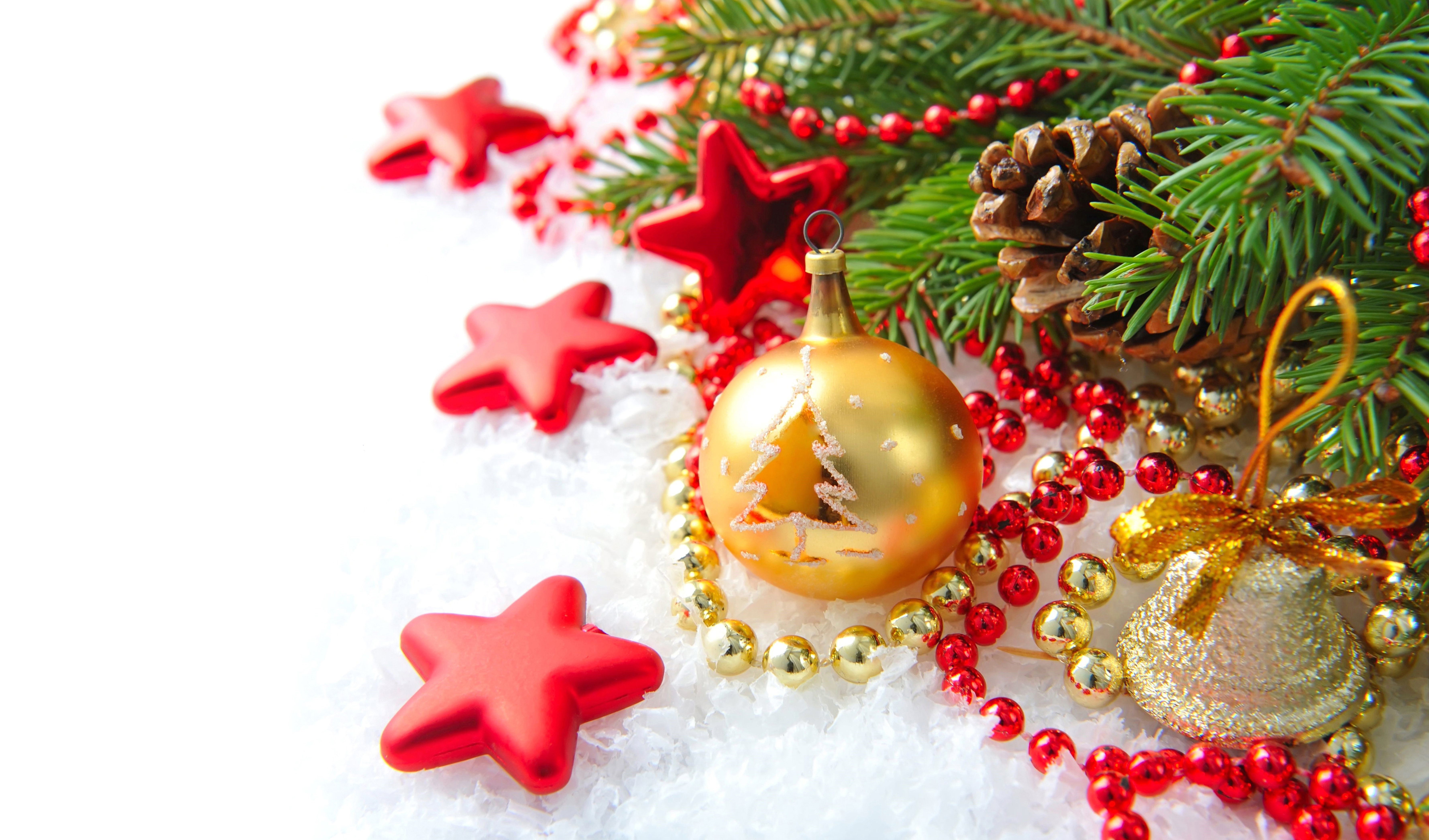 Christmas Decorations with Pine Cone and Fir Branches HD Wallpaper