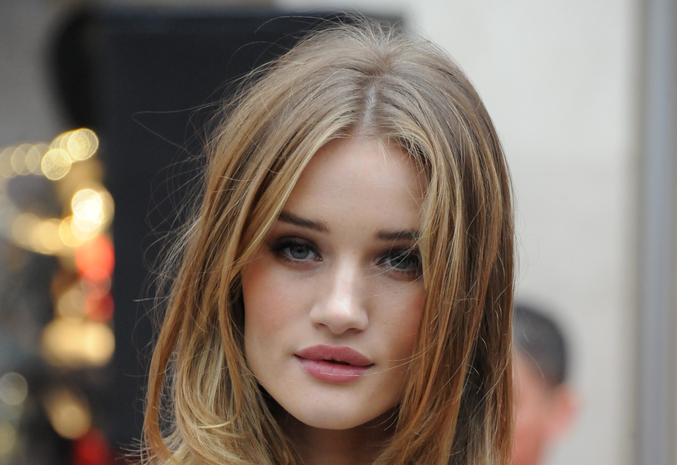 Rosie Huntington-Whiteley portrait HD Wallpaper