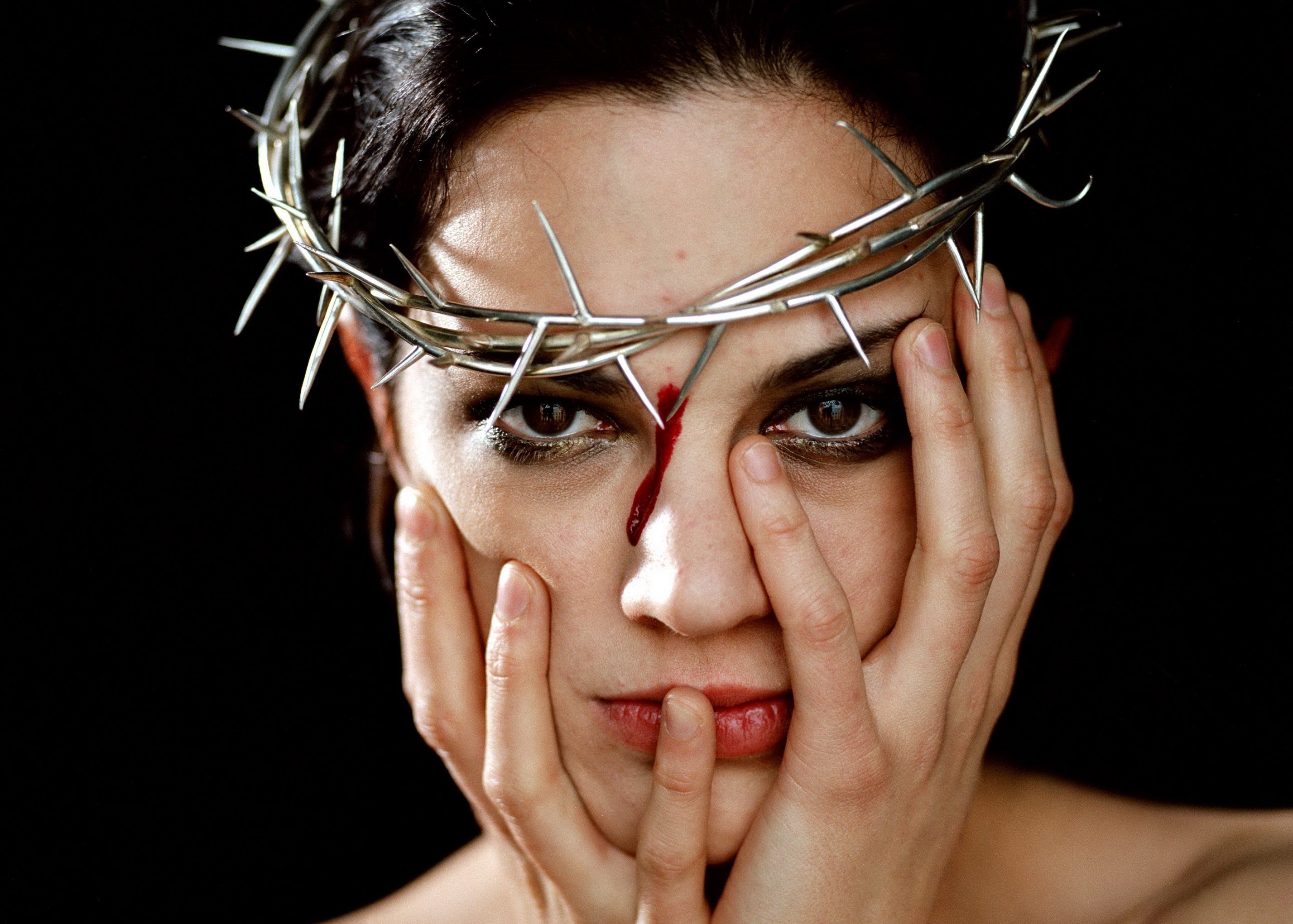 Asia Argento wearing a crown of thorns with blood HD Wallpaper
