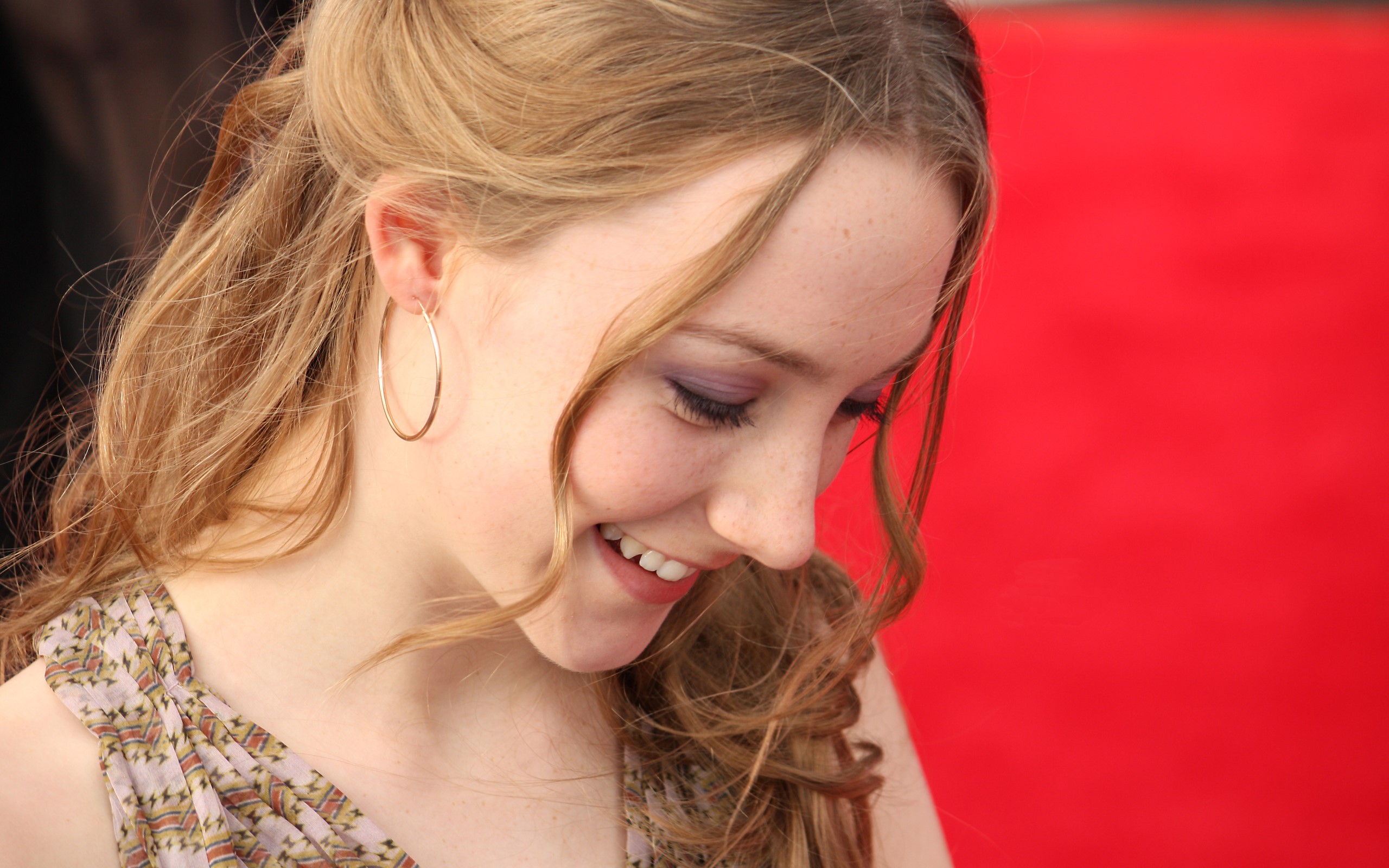 Saoirse Ronan with Hoop Earrings HD Wallpaper