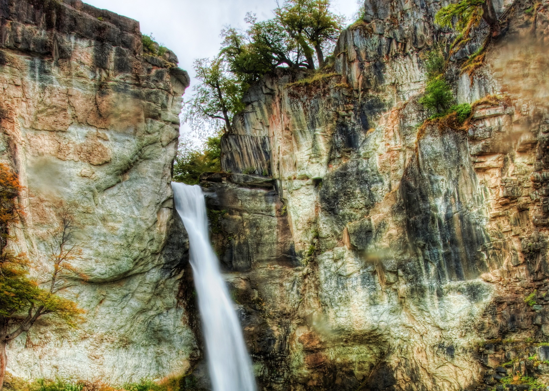 Waterfall cascading down rocky cliffs in Argentina HD Wallpaper